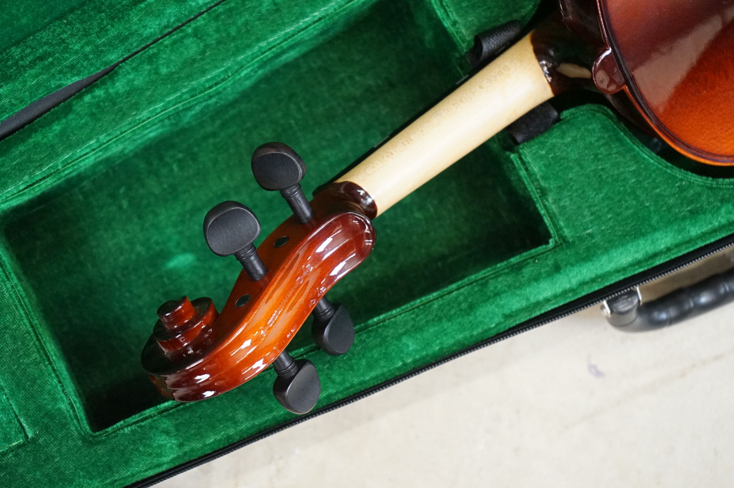 Cased ' Antoni Debut ' Violin and Bow with chin rest - Image 6 of 11