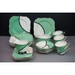 Royal Doulton ' De Luxe ' pattern Art Deco tea ware to include 6 teacups (2 a/f), 6 saucers, 6