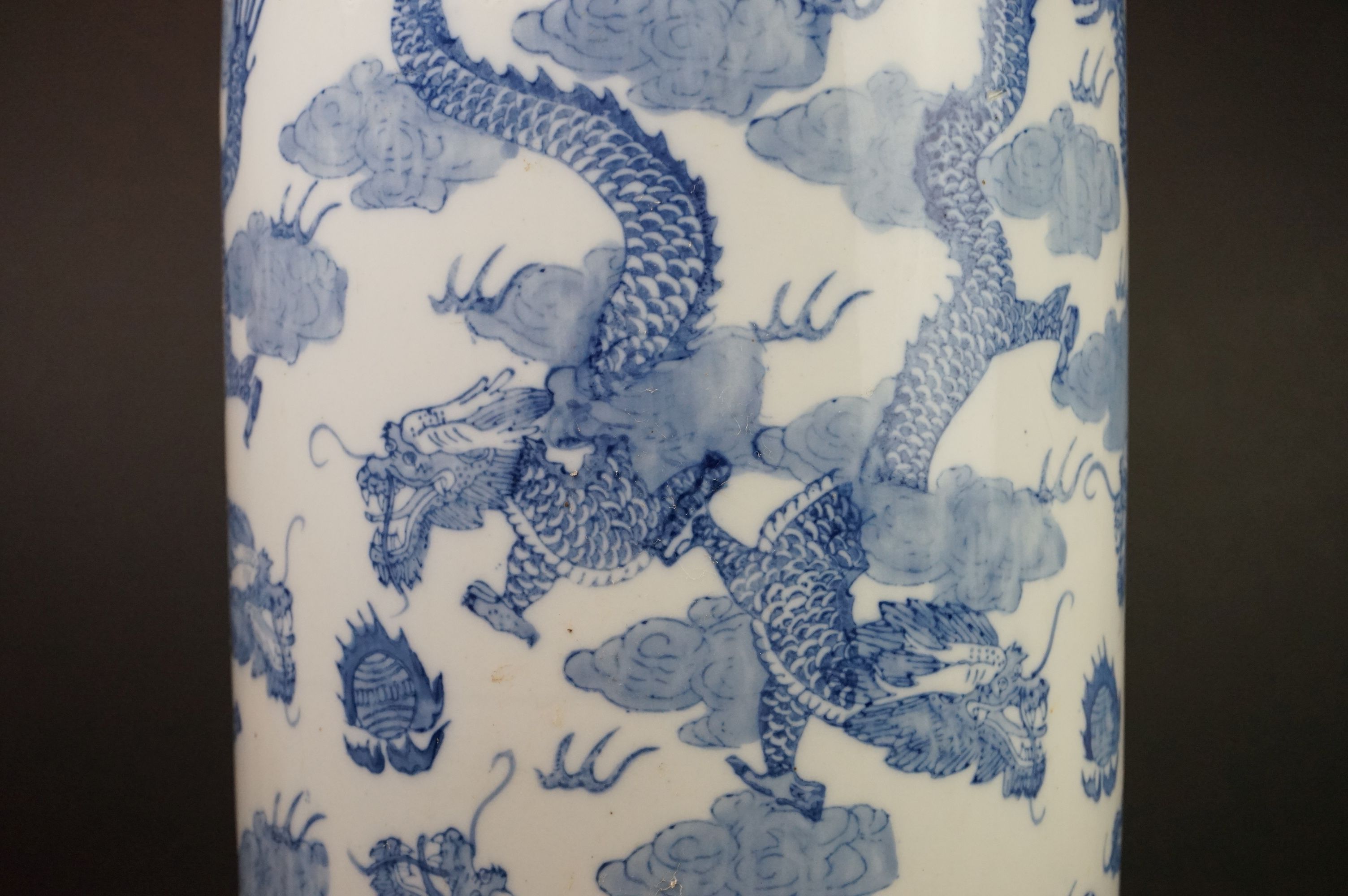 Chinese Blue and White Ceramic Stick Stand decorated with dragons, 46cm high - Image 6 of 7