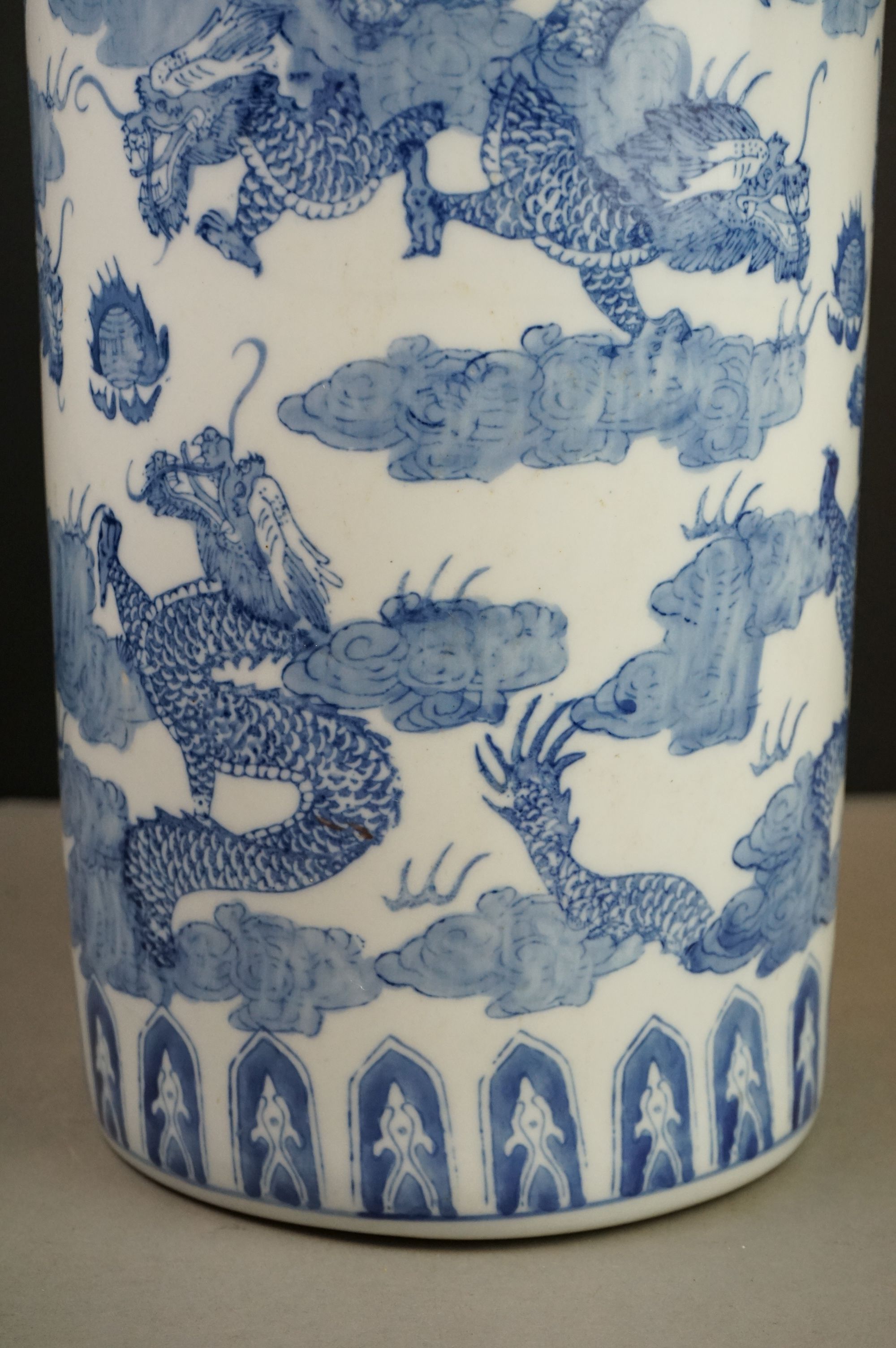 Chinese Blue and White Ceramic Stick Stand decorated with dragons, 46cm high - Image 5 of 7