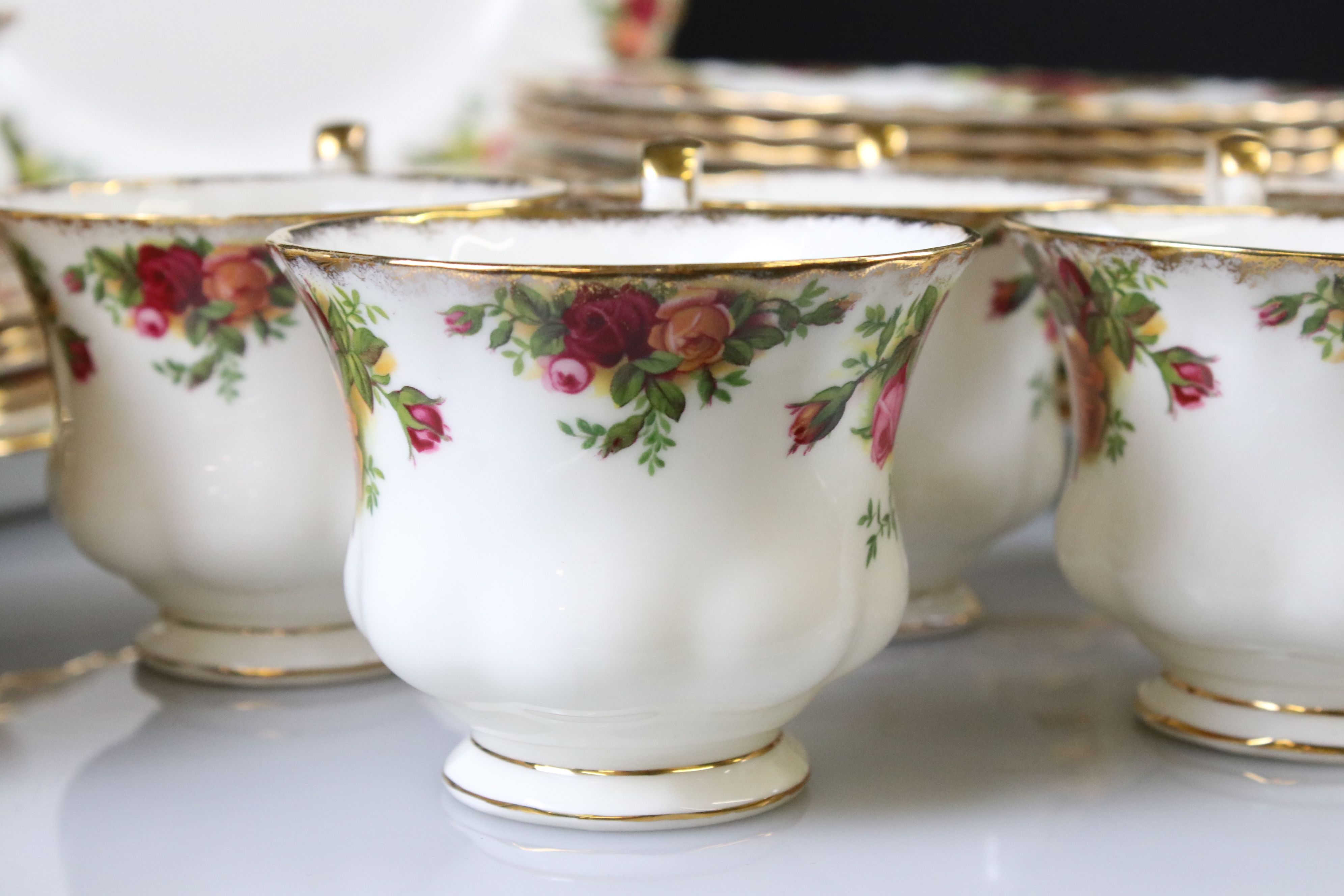 Royal Albert ' Old Country Roses ' Tea and Dinner ware including 6 dinner plates, 6 x 8" plates, 6 - Image 3 of 9
