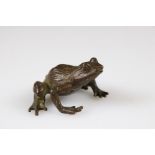 Bronze squatting frog, signed to underside, length approx. 5cm
