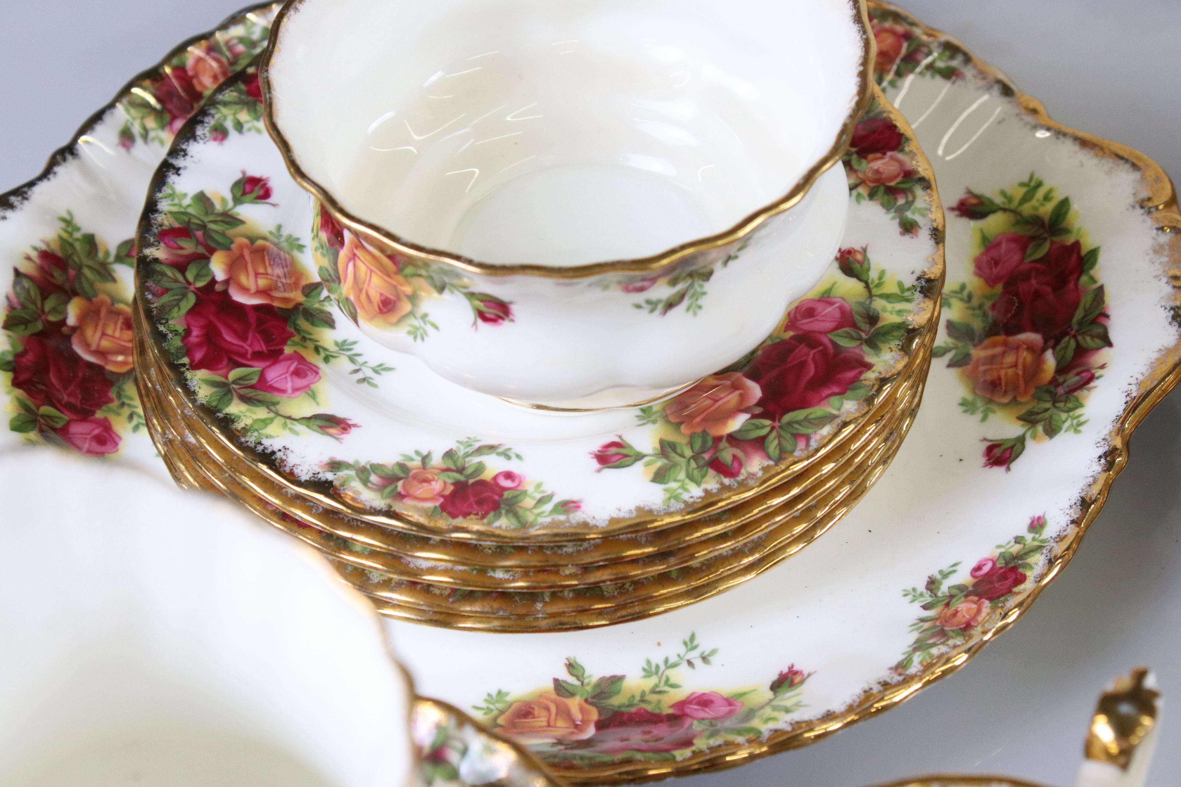 Royal Albert ' Old Country Roses ' Tea and Dinner ware including 6 dinner plates, 6 x 8" plates, 6 - Image 6 of 9