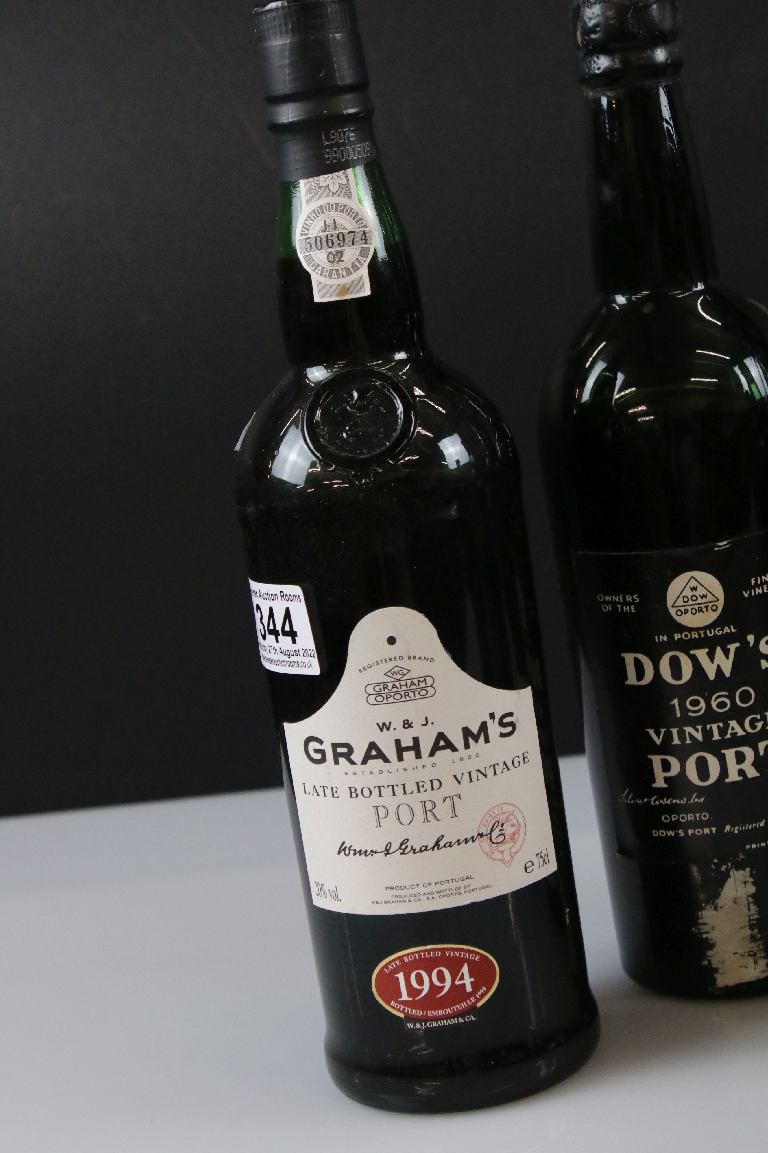 A collection of four bottles of Port to include Dow's and Cockburns together with a bottle of 1976 - Image 7 of 10