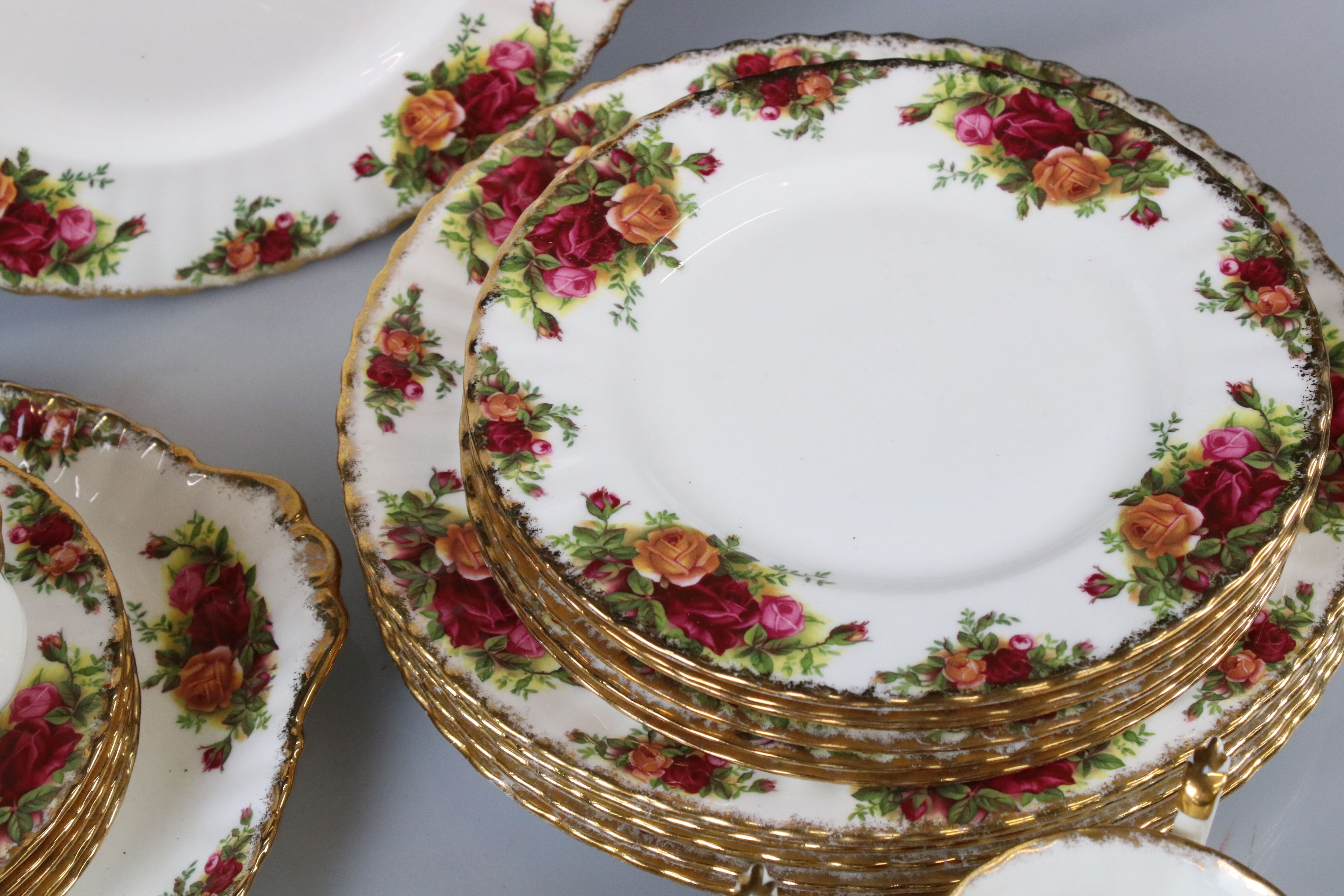 Royal Albert ' Old Country Roses ' Tea and Dinner ware including 6 dinner plates, 6 x 8" plates, 6 - Image 5 of 9