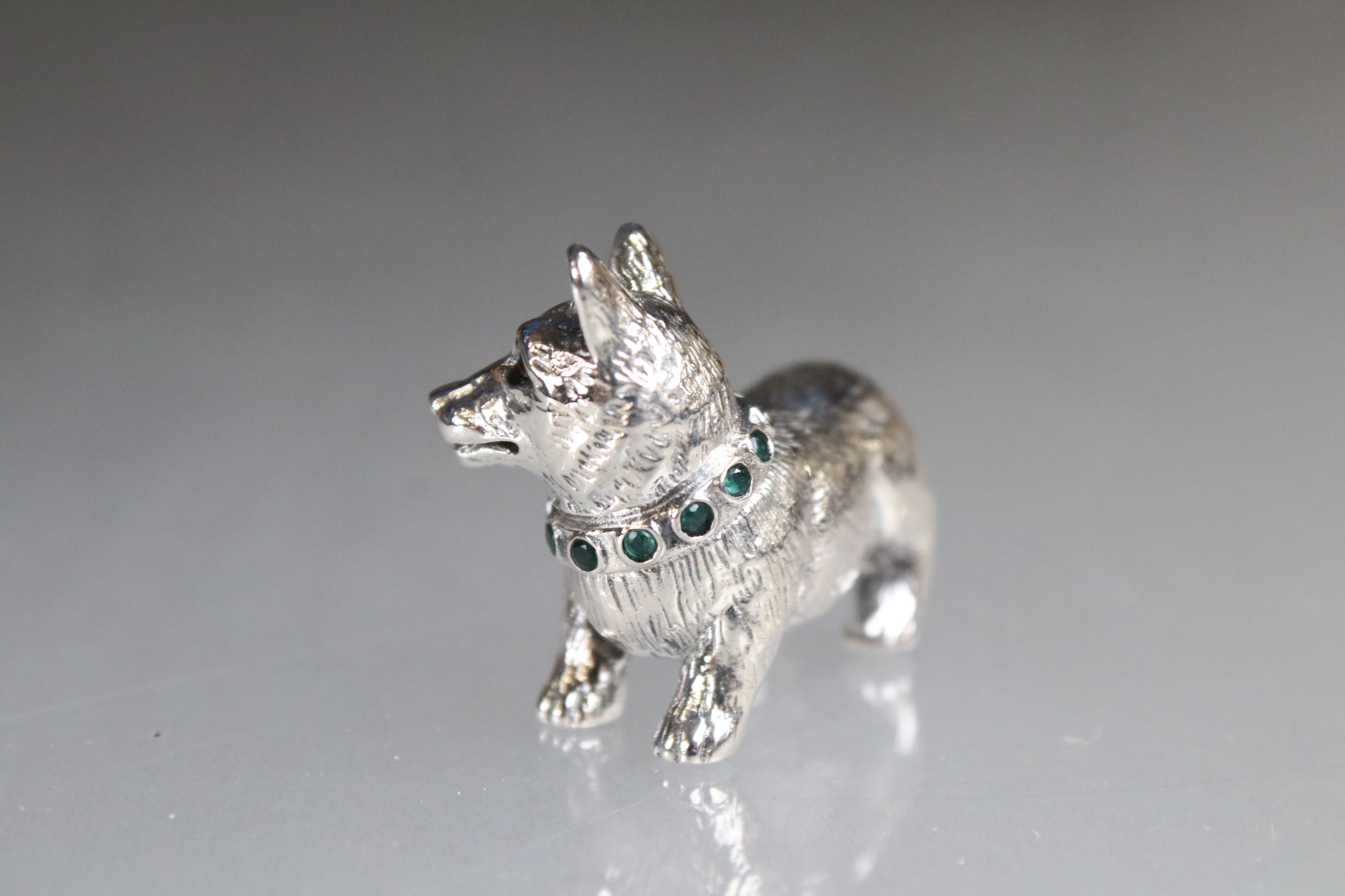Silver figure of a dog with emerald collar - Image 2 of 3