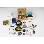 A small collection of jewellery to include a good selection of sterling silver examples.