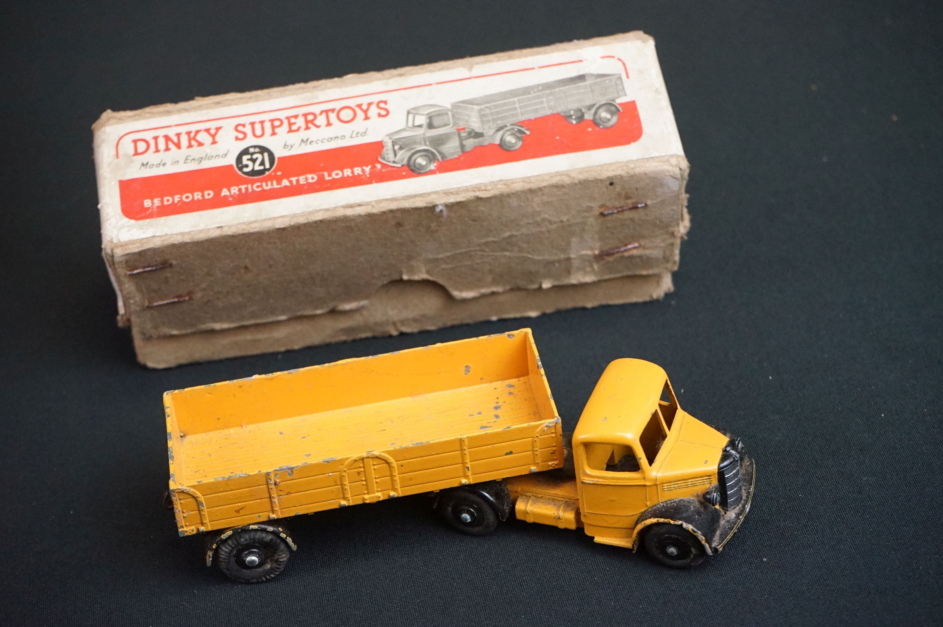 Three boxed Dinky diecast models to include 562 Dumper Truck in yellow, 521 Bedford Articulated - Bild 5 aus 27