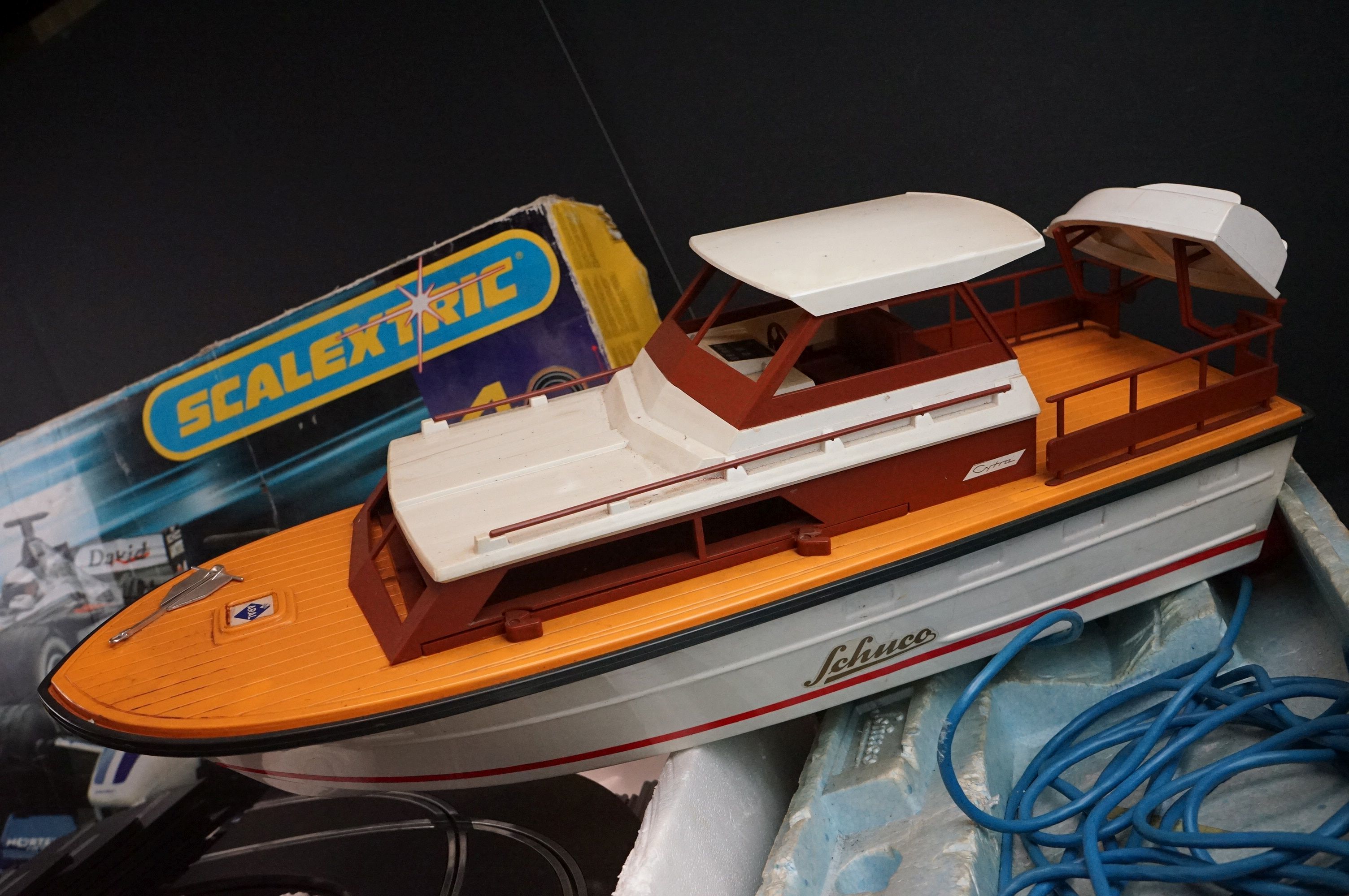 Schuco No. 763 Cytra Ambassador 38 yacht within polystyrene packaging plus a boxed Scalextric - Bild 3 aus 12