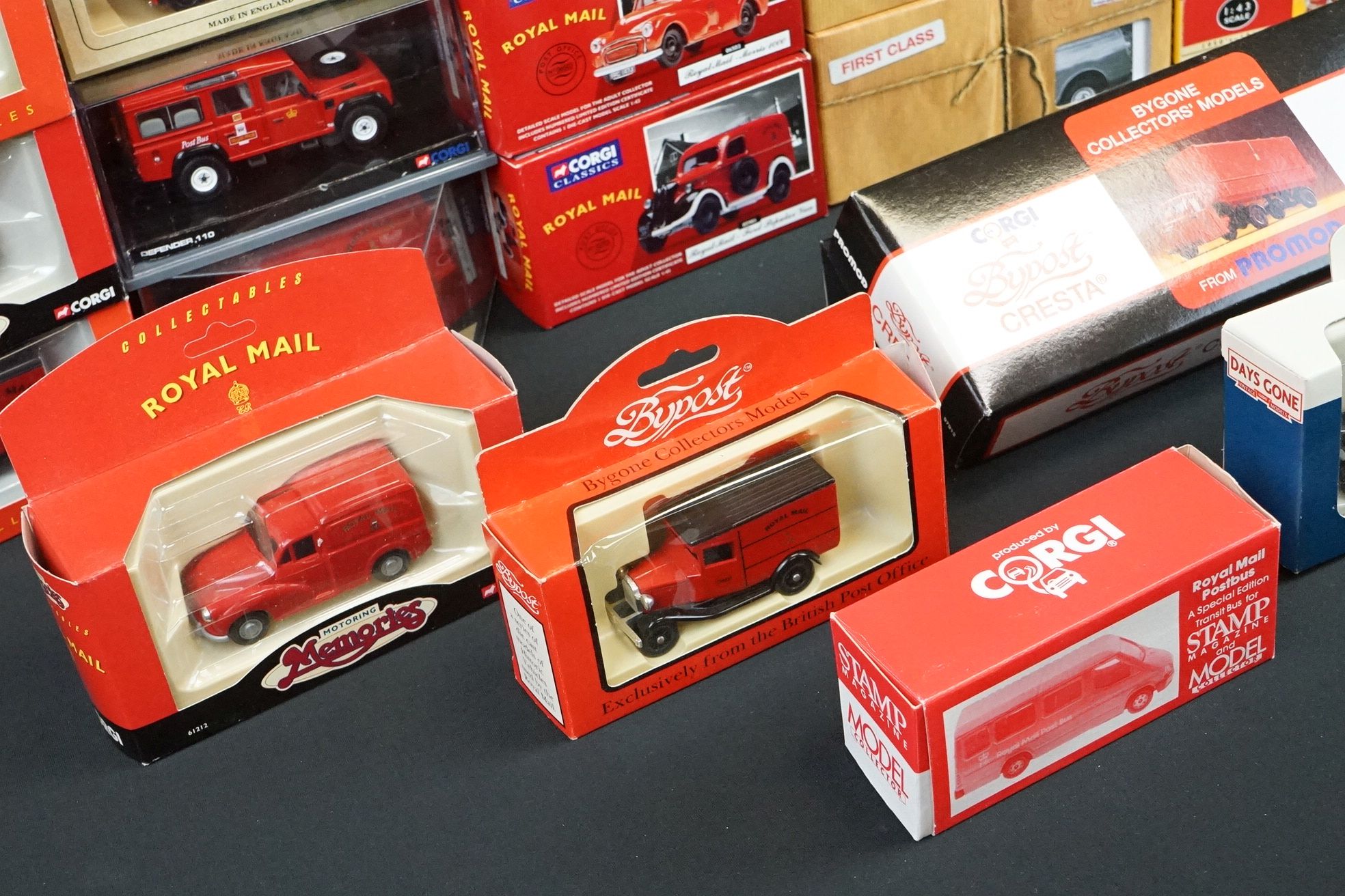 40 Boxed / cased Royal Mail diecast models to include 18 x Corgi models (7 x Corgi Classics with - Bild 2 aus 7