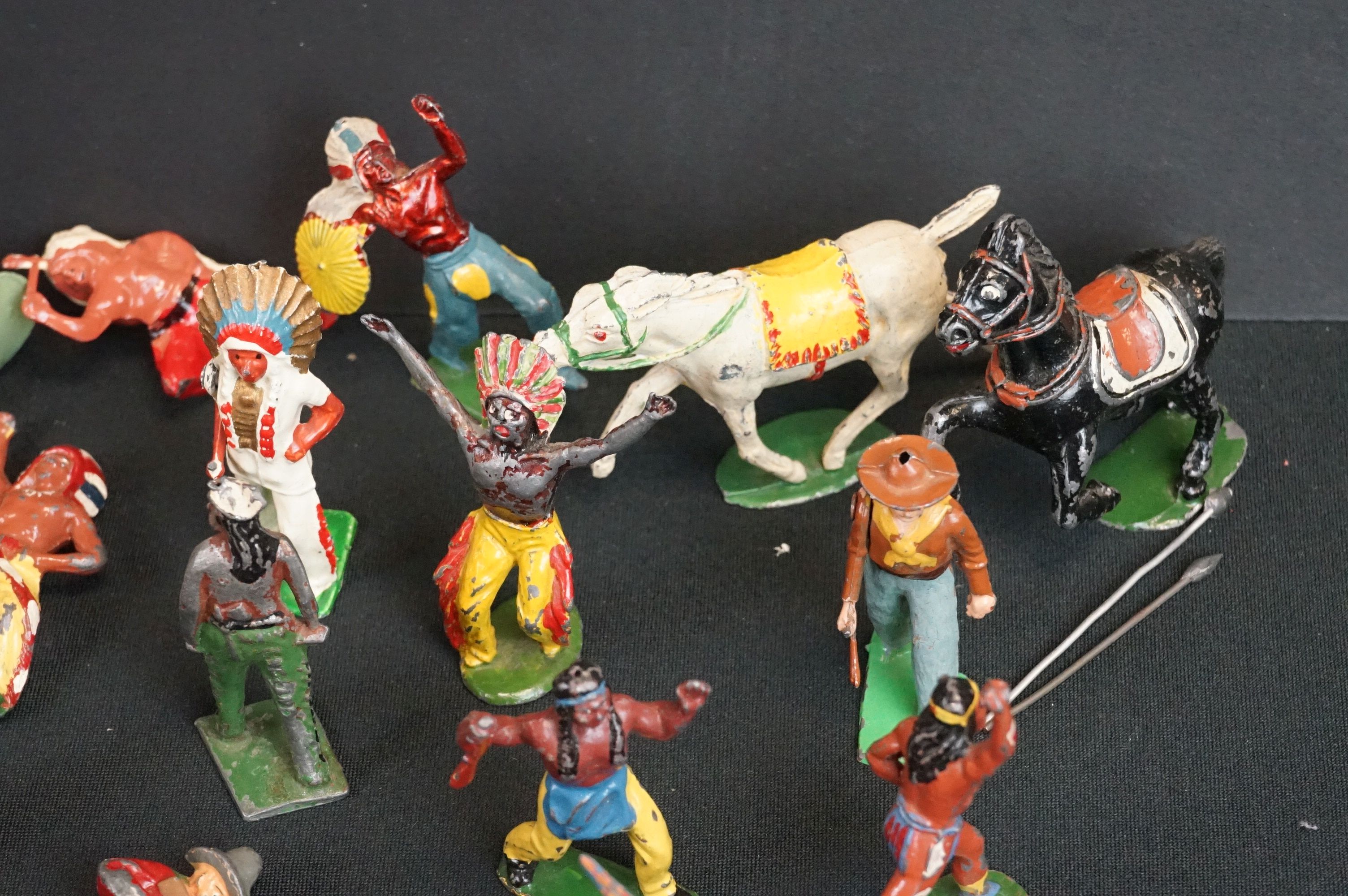 Quantity of mixed toys to include include a collection of metal Wild West figures and accessories, 2 - Bild 7 aus 13