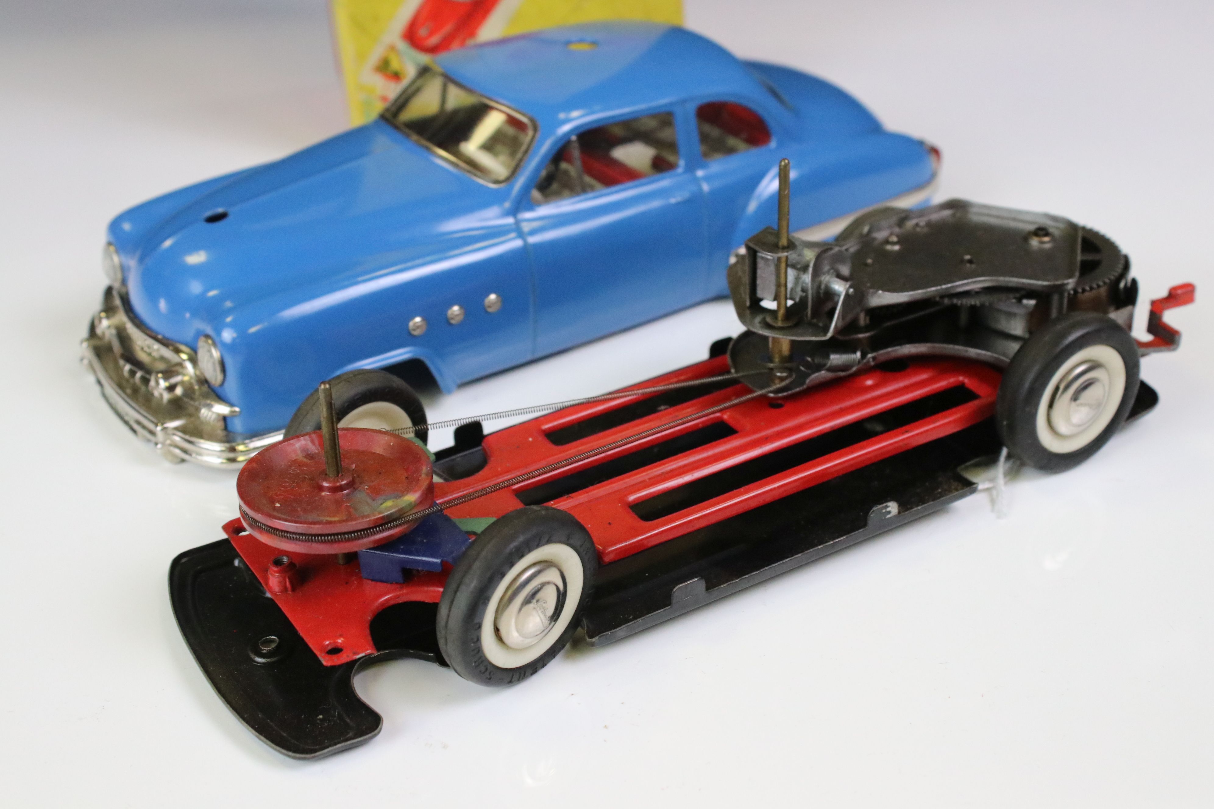 Boxed Schuco 5301 Fernlenkauto Ingenico tin plate clockwork car in blue, chassis loose from body, - Bild 2 aus 5