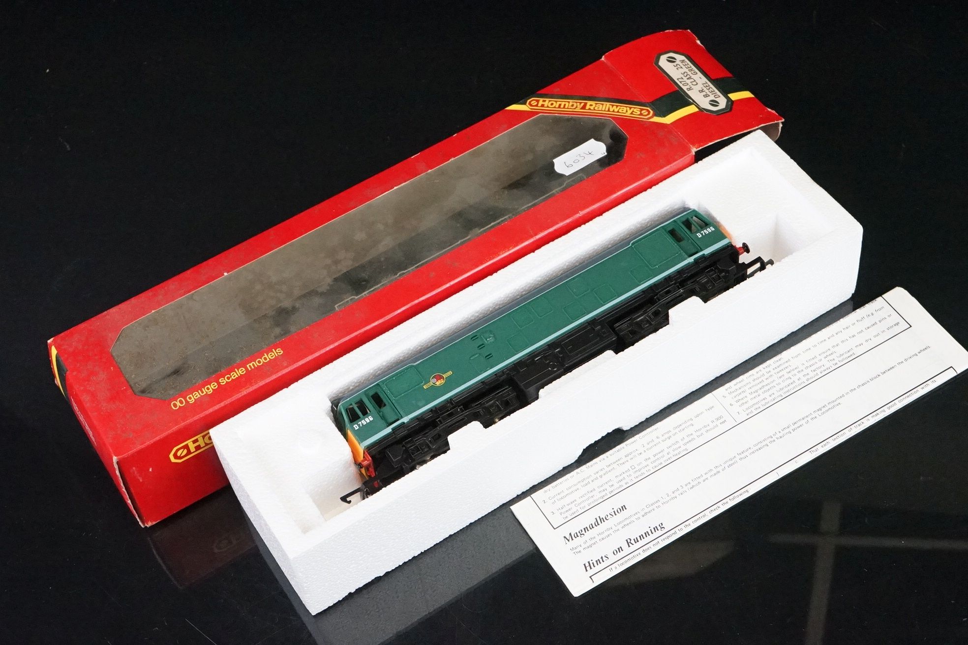 Four boxed Hornby OO gauge locomotives to include R857 BR Loco Ivatt Class 2, R072 BR Class 25 - Bild 5 aus 11