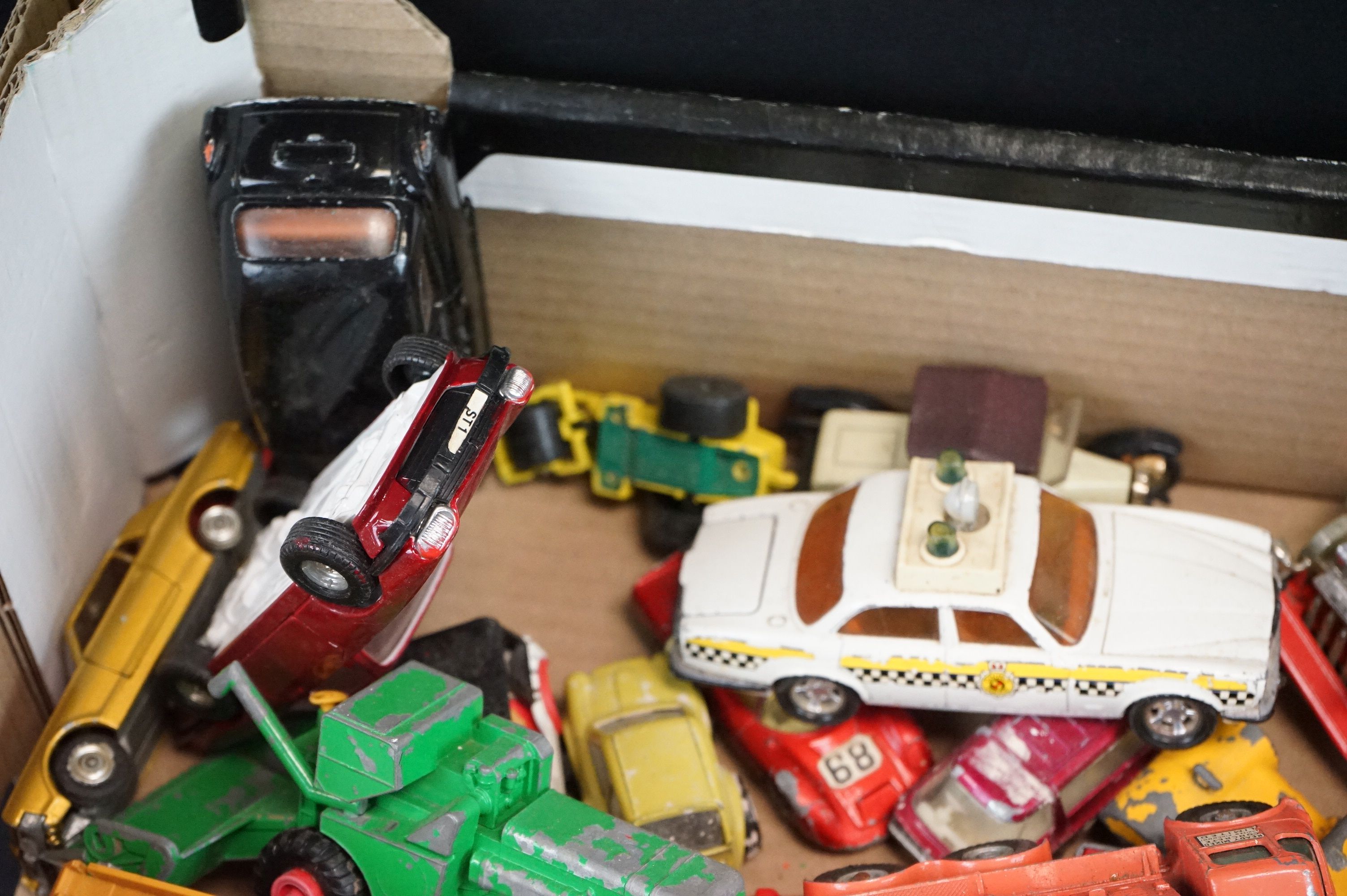 Collection of boxed & unboxed play worn diecast models to include Matchbox, Solido, Corgi, Burago - Bild 6 aus 8