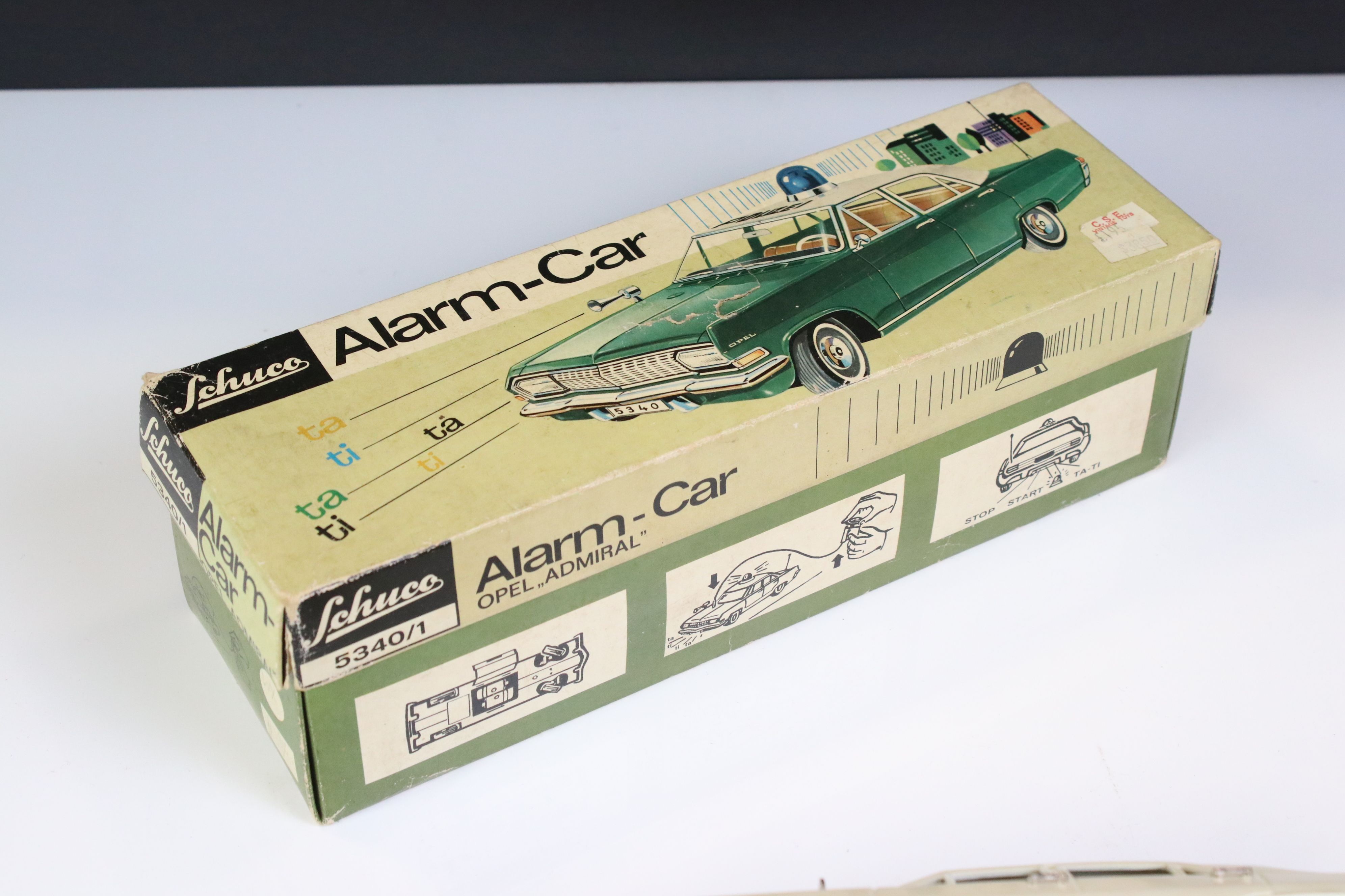 Boxed Schuco Alarm-Car 5340 Opel Admiral tin plate Police car in white, with aerial, blue light - Bild 7 aus 10