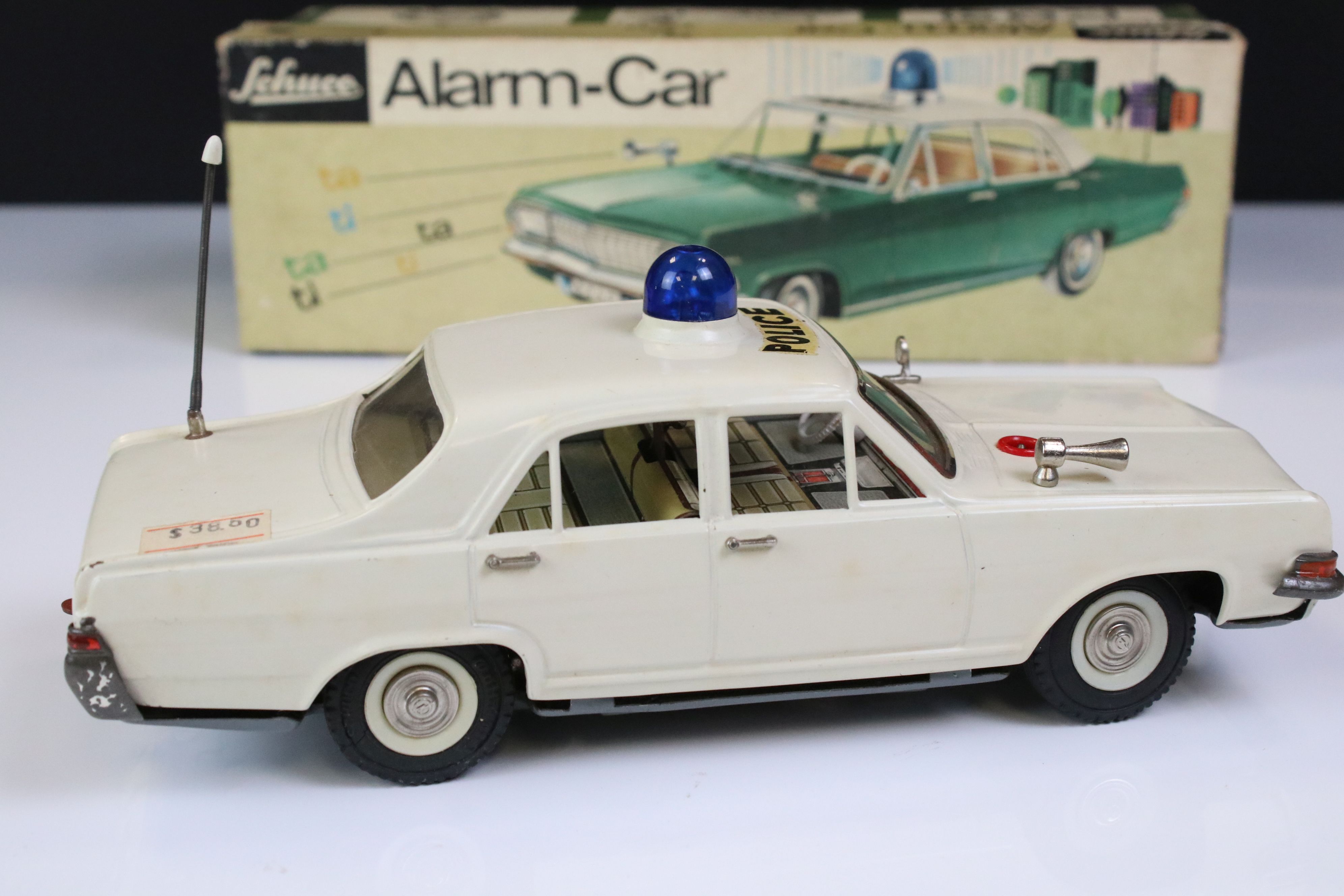 Boxed Schuco Alarm-Car 5340 Opel Admiral tin plate Police car in white, with aerial, blue light - Bild 3 aus 7