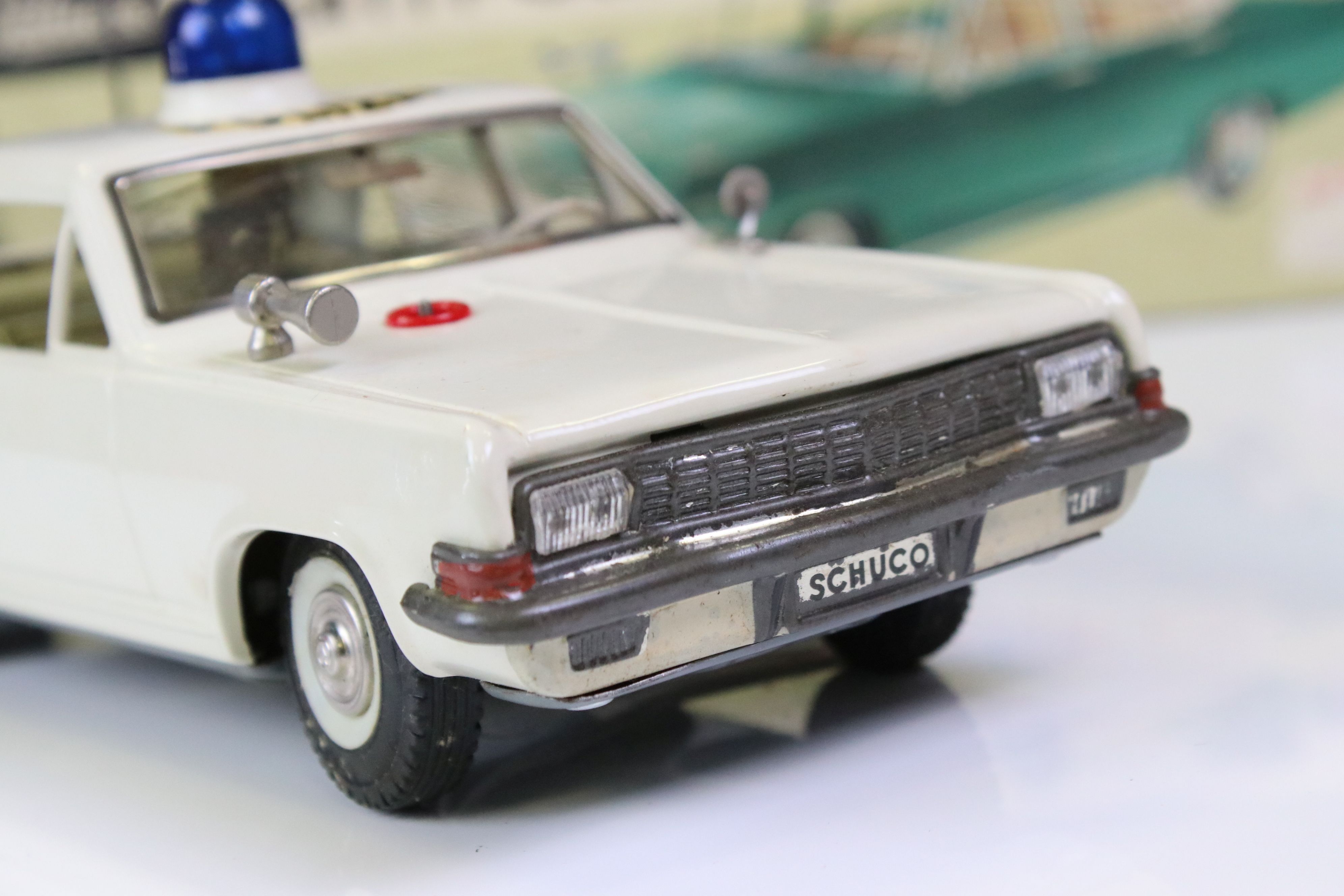 Boxed Schuco Alarm-Car 5340 Opel Admiral tin plate Police car in white, with aerial, blue light - Bild 3 aus 10