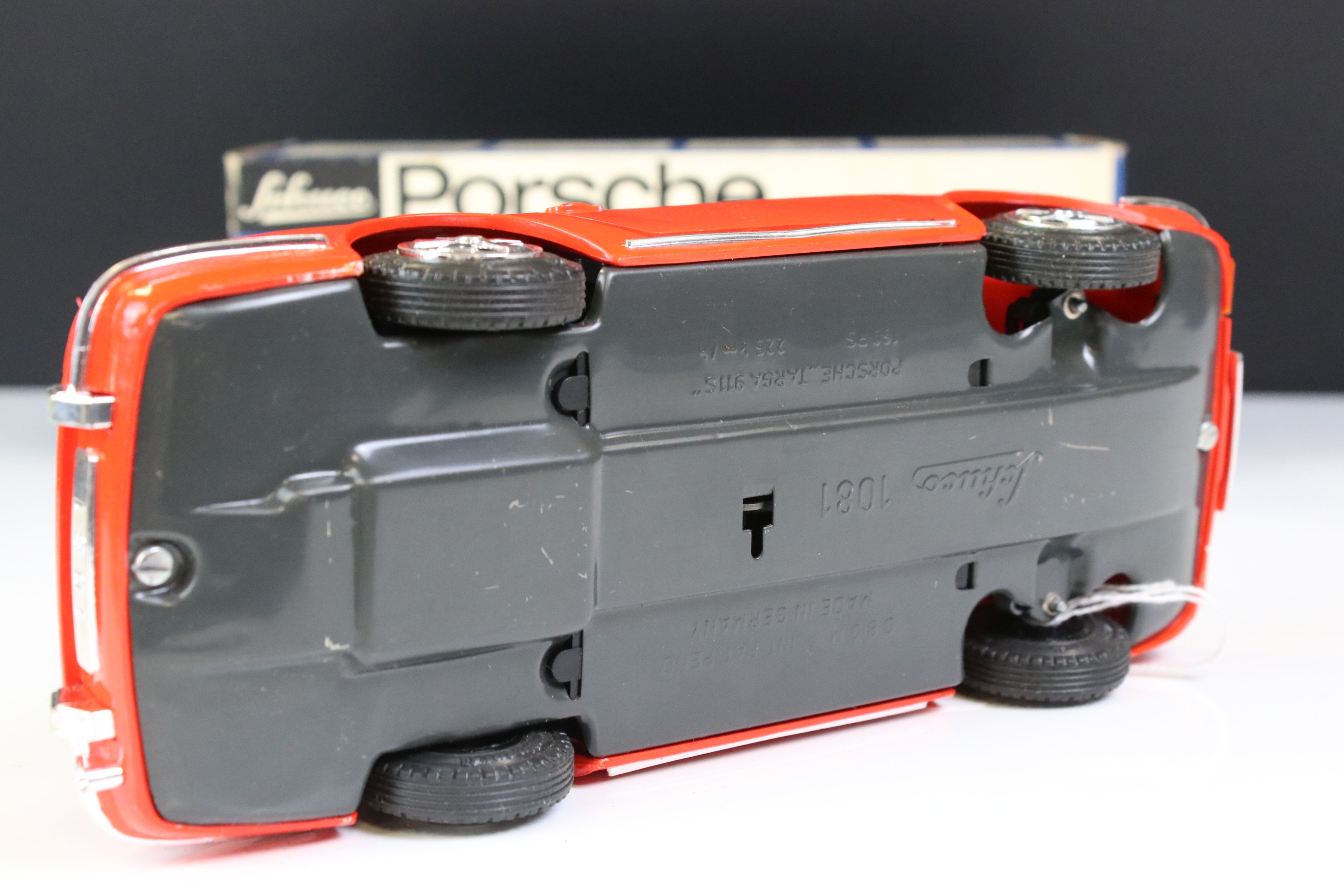 Boxed Schuco clockwork Porsche Targa 911S in red with black roof, vg condition with only minor paint - Bild 5 aus 8