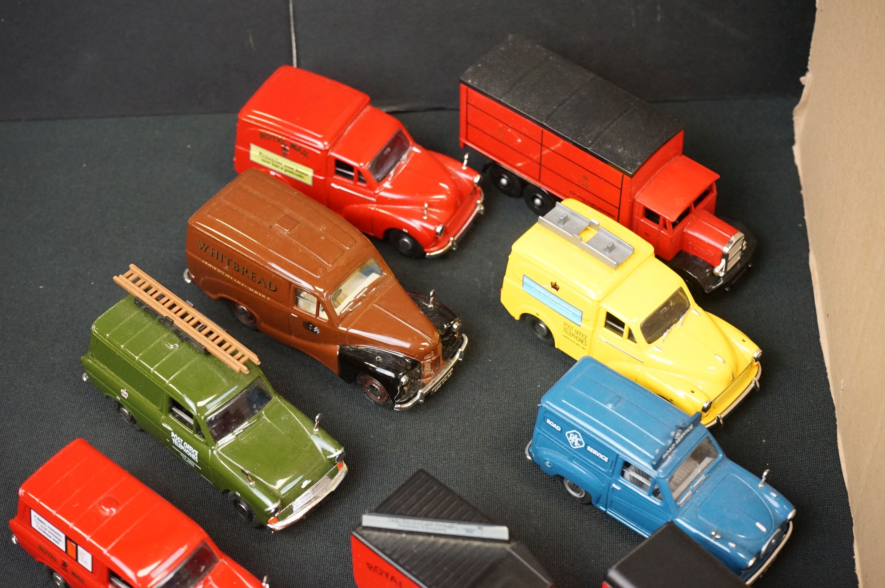 Around 45 diecast models, mainly contemporary examples, includes Vanguards, Corgi, Lledo, a Dinky - Bild 7 aus 10