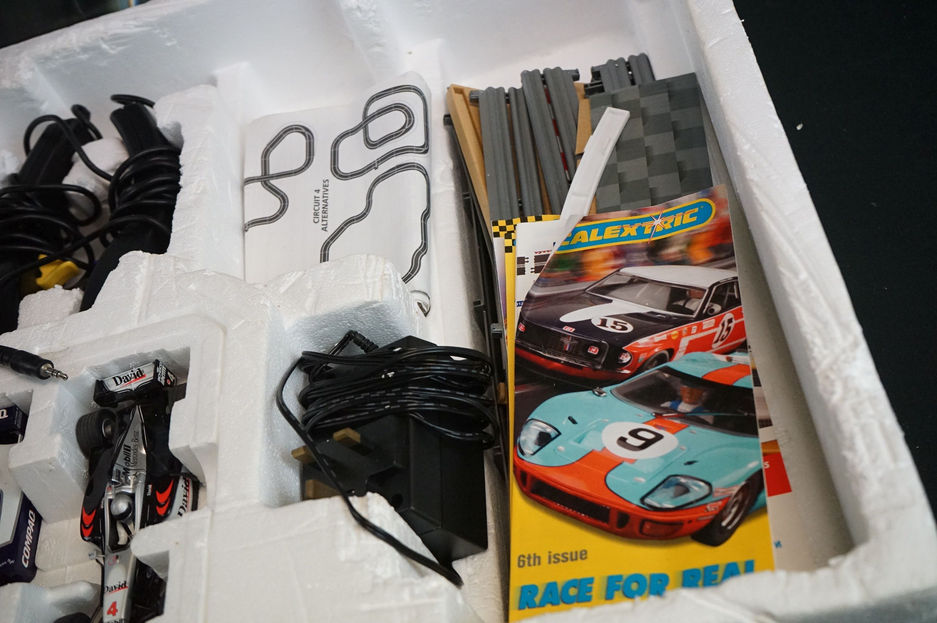 Schuco No. 763 Cytra Ambassador 38 yacht within polystyrene packaging plus a boxed Scalextric - Bild 10 aus 12