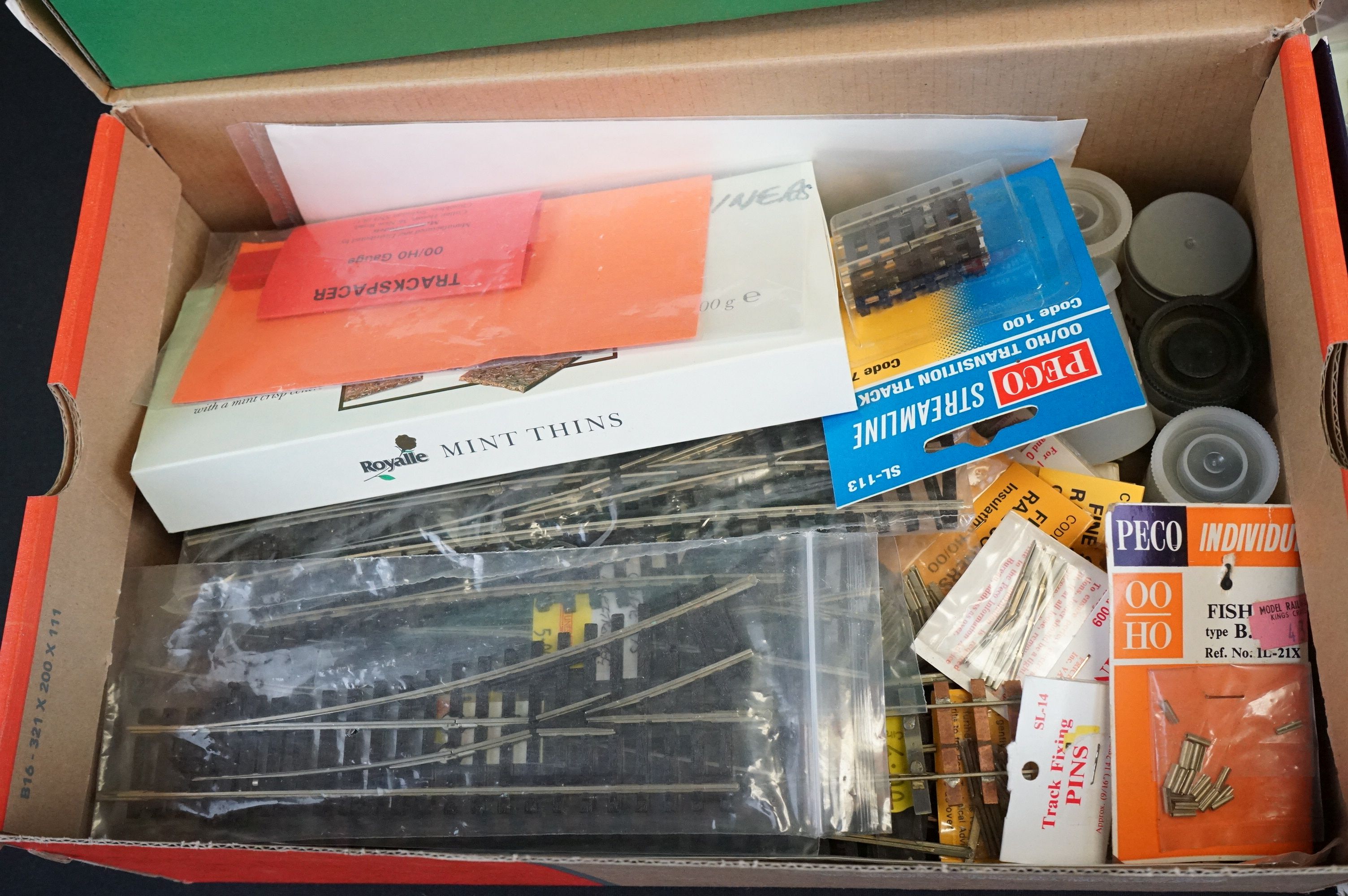 Quantity of carded / bagged / boxed HO / OO gauge model railway accessories to include Ratio, ABS - Bild 7 aus 8