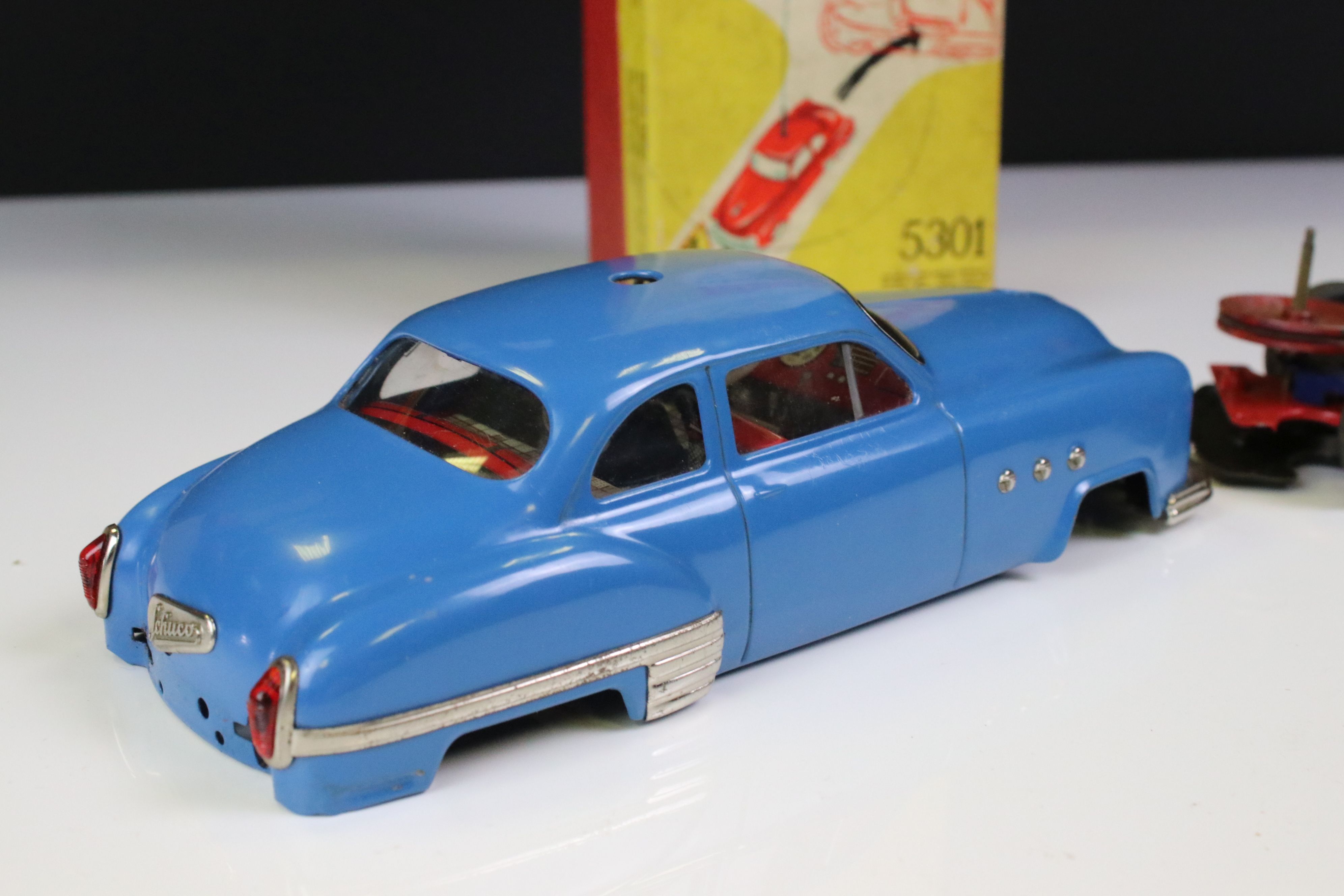 Boxed Schuco 5301 Fernlenkauto Ingenico tin plate clockwork car in blue, chassis loose from body, - Bild 3 aus 5