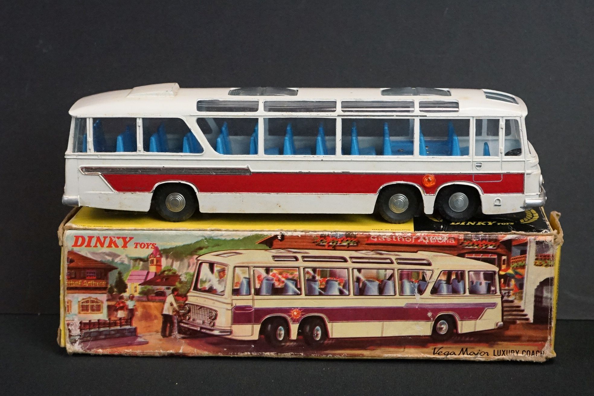 Five Boxed Dinky diecast models to include 952 Vega Major Luxury Coach in white, 402 Bedford Coca- - Bild 25 aus 34