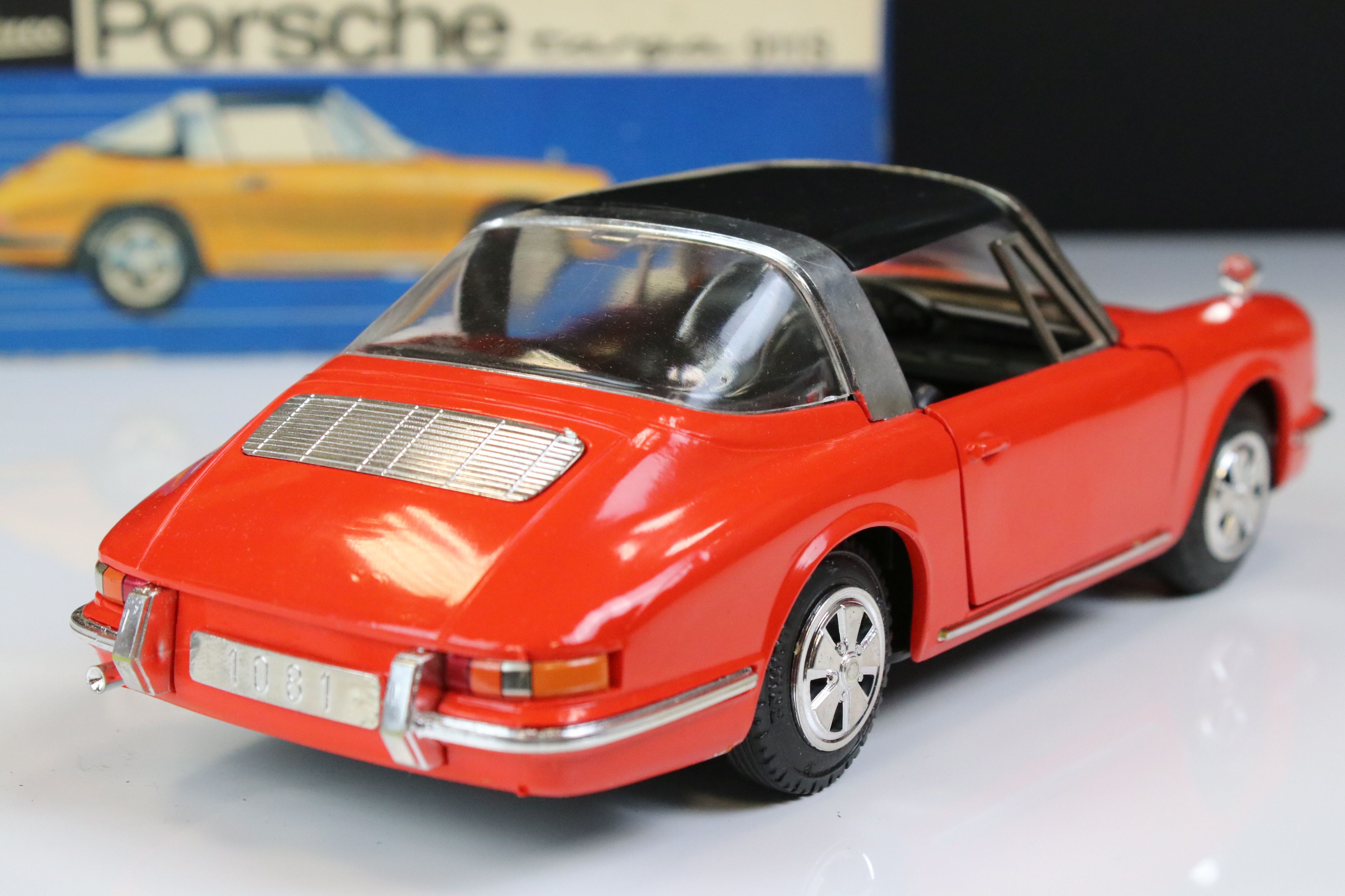 Boxed Schuco clockwork Porsche Targa 911S in red with black roof, vg condition with only minor paint - Bild 4 aus 8