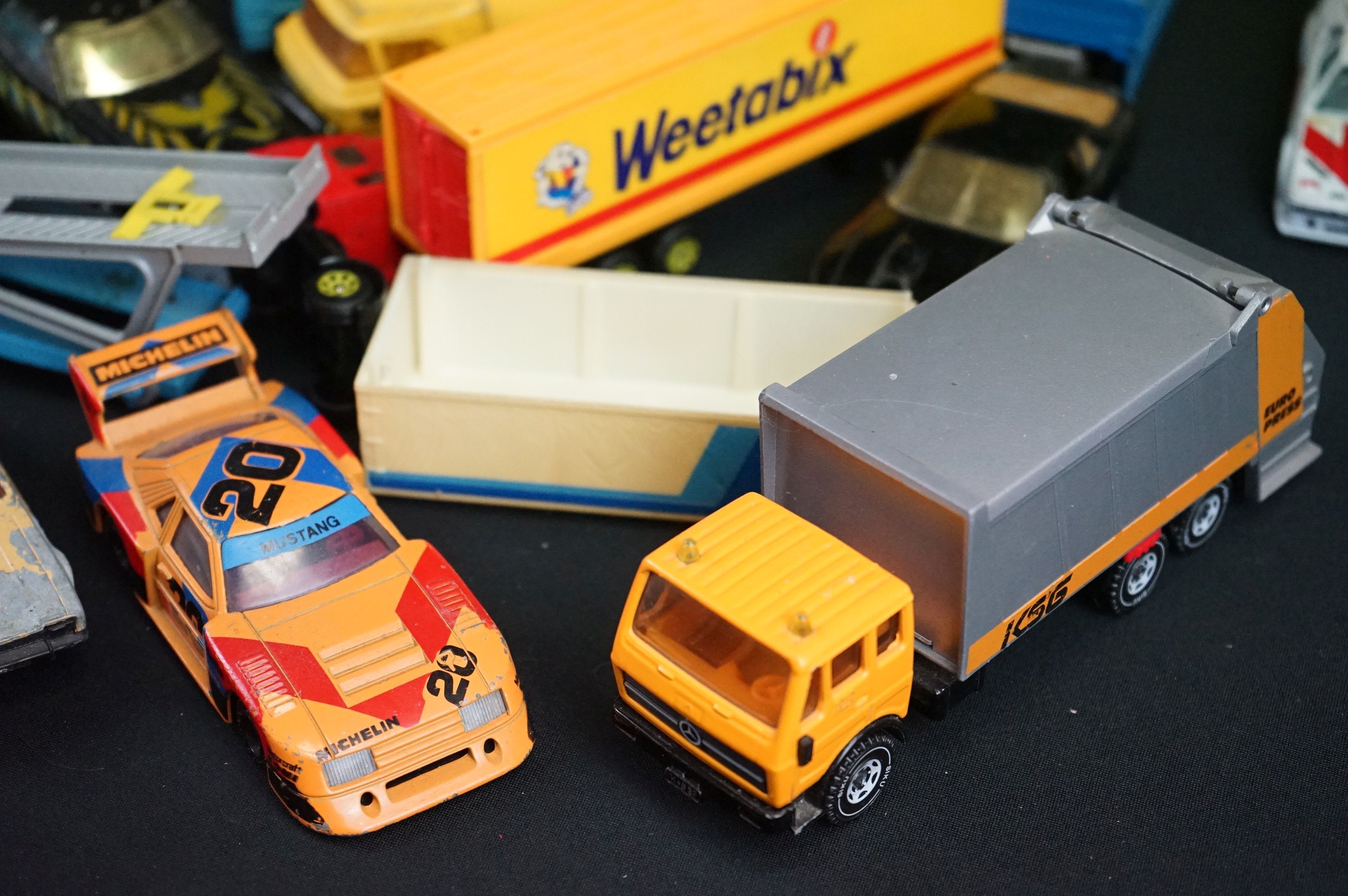 Quantity of diecast models featuring mainly commercial examples to include Siku, Corgi, Matchbox etc - Bild 8 aus 12