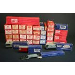 39 Boxed Hornby Dublo items of rolling stock to include 4050, 4054, 4076, 4313, 4647, 4078 etc