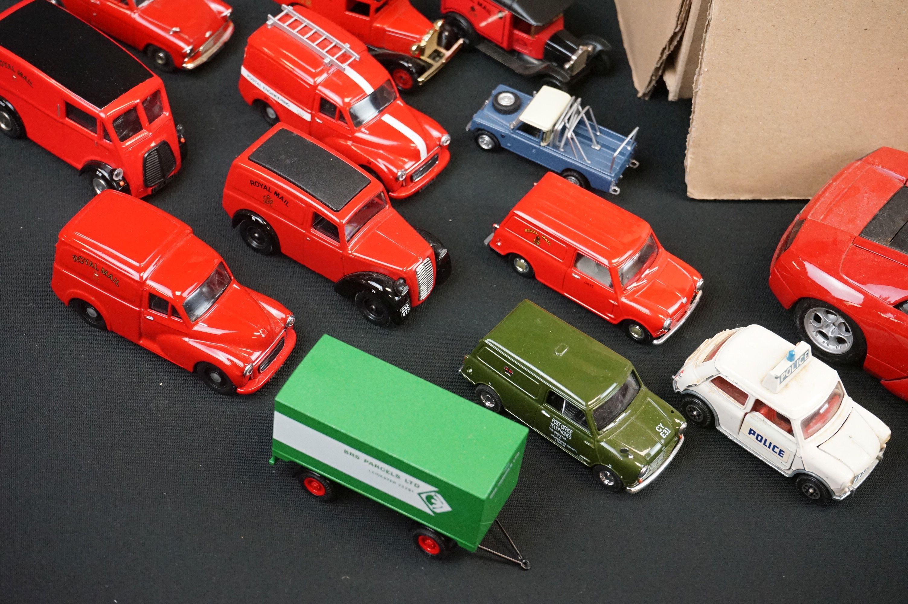 Around 45 diecast models, mainly contemporary examples, includes Vanguards, Corgi, Lledo, a Dinky - Bild 5 aus 10