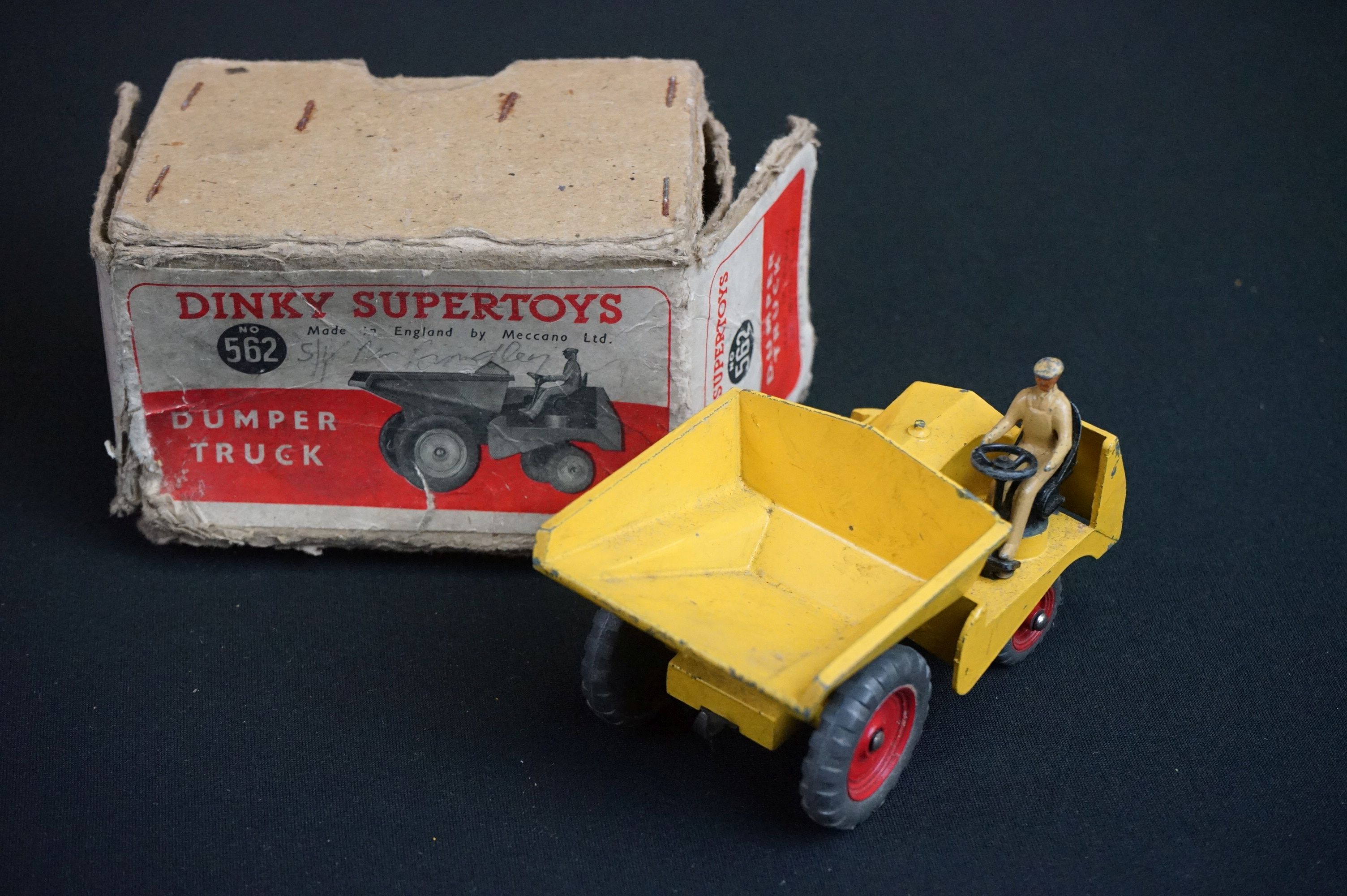 Three boxed Dinky diecast models to include 562 Dumper Truck in yellow, 521 Bedford Articulated - Bild 6 aus 27