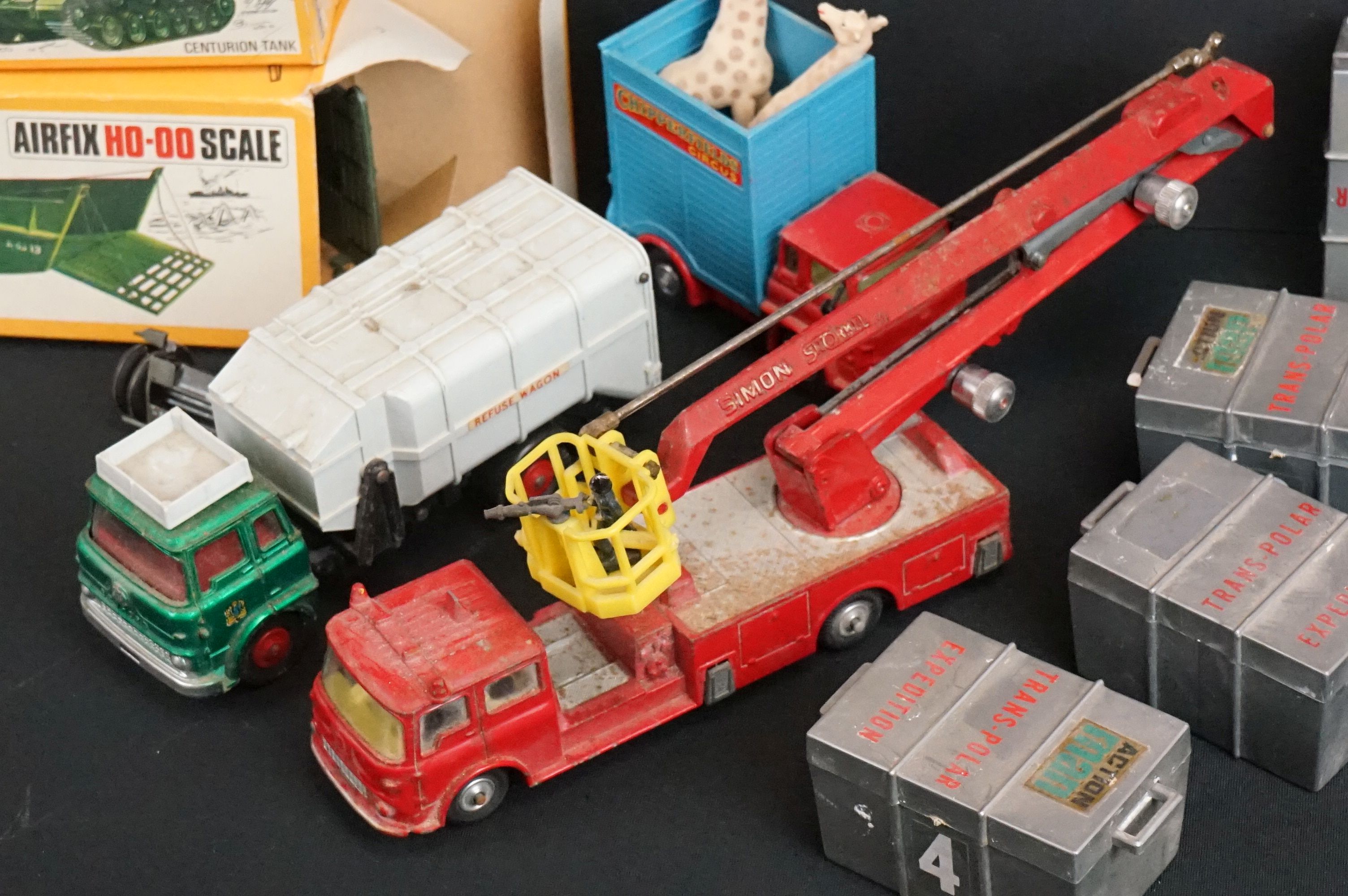 Small group of play worn diecast & plastic models to include Corgi, Dinky etc, together with boxed - Bild 5 aus 9