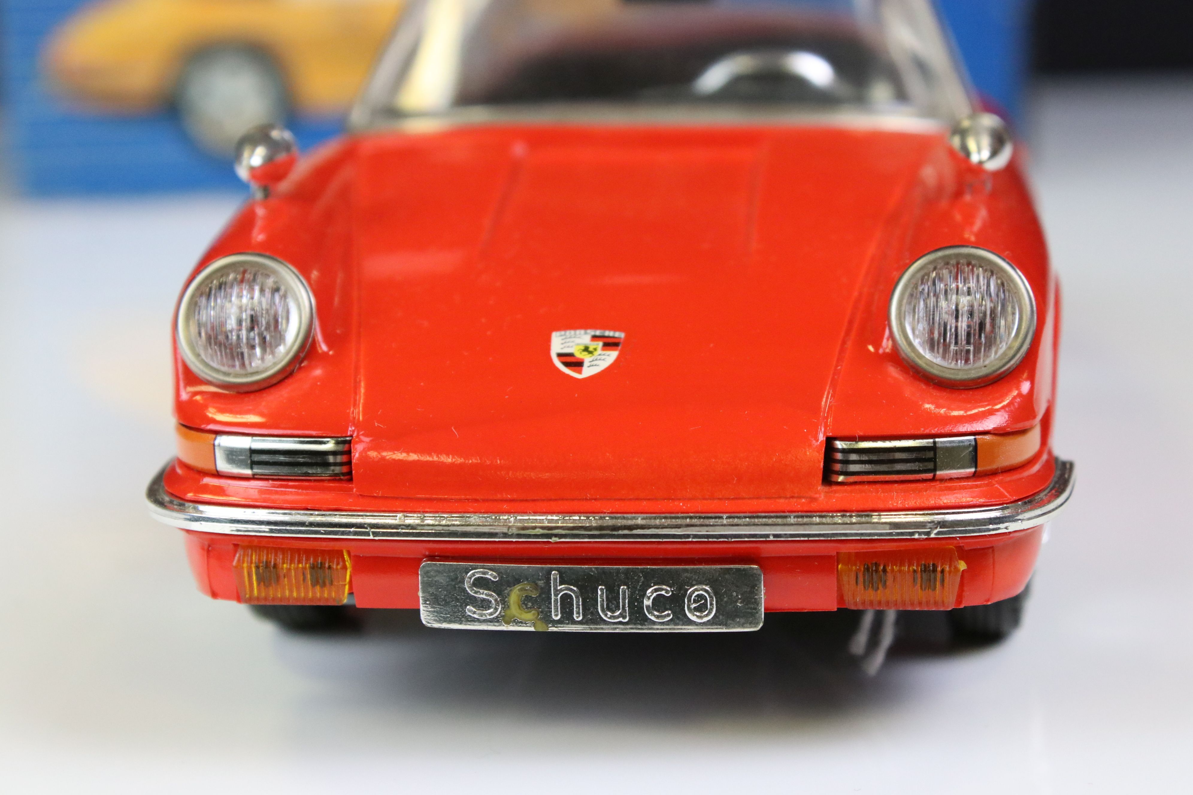 Boxed Schuco clockwork Porsche Targa 911S in red with black roof, vg condition with only minor paint - Bild 2 aus 8