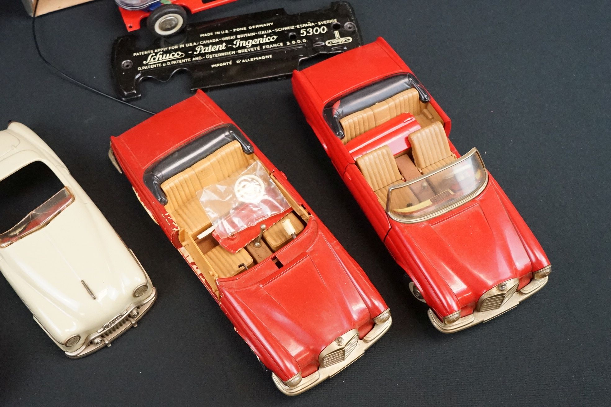 Group of play worn or 'in-parts' Schuco tinplate and plastic models to include Rollfix 1085, - Bild 12 aus 14