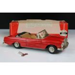 Boxed Schuco 4000 Girato Schaltauto Mercedes 250 SE in red, model ex, some box wear with window