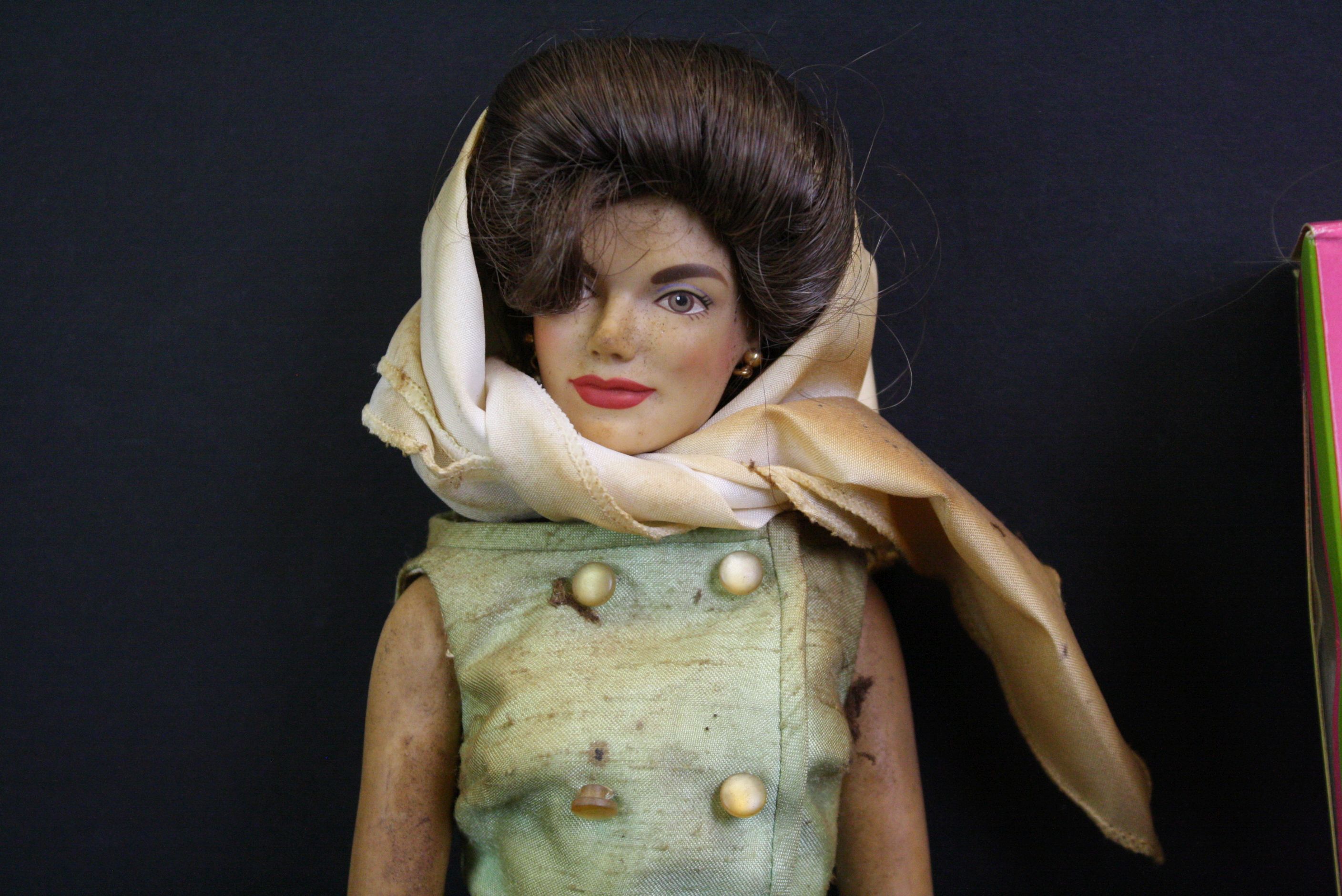 Boxed Mattel Barbie SurfCity 28417 doll plus a Jackie Kennedy doll marked 'Jackie' to side (Franklin - Bild 2 aus 19