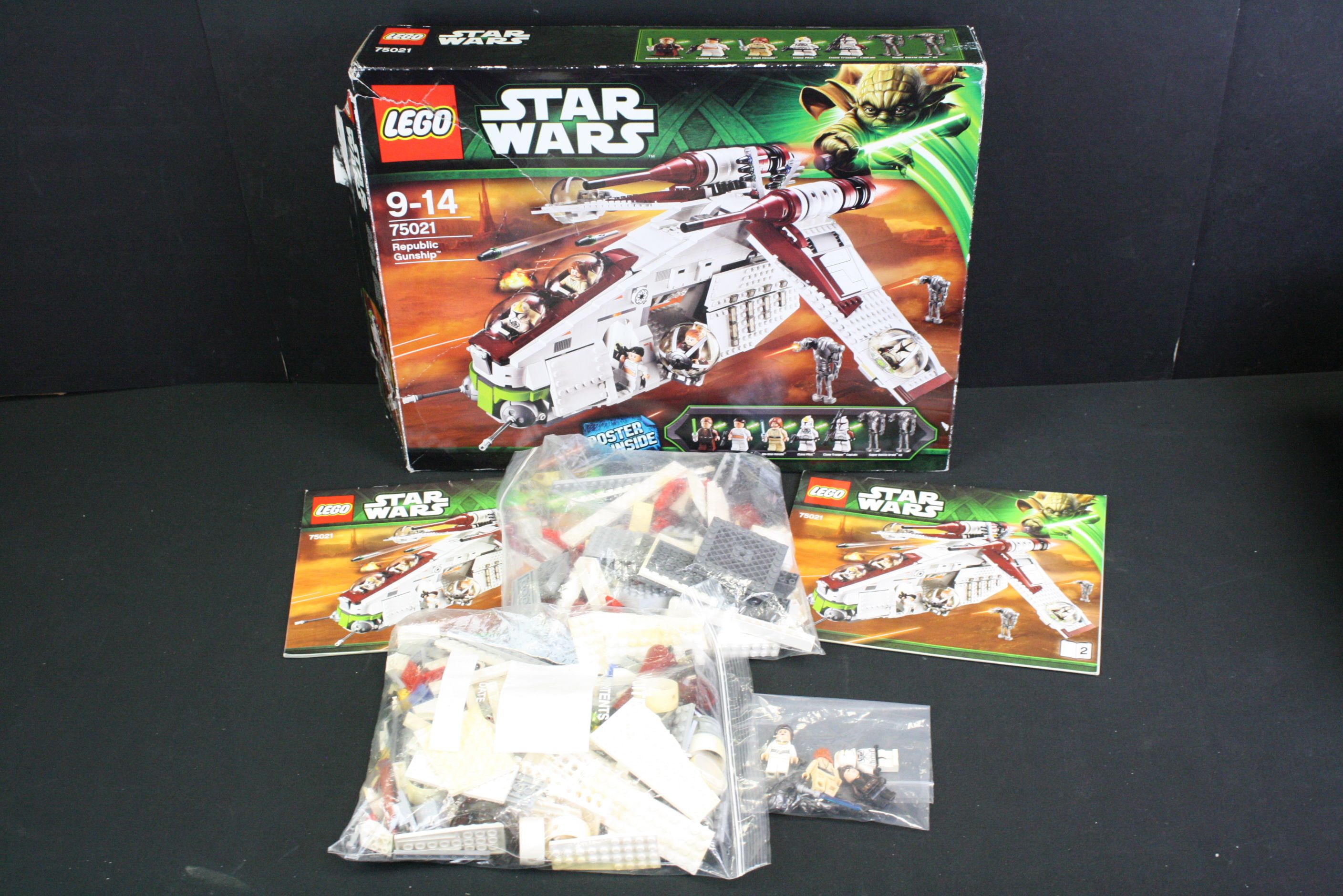 Lego - Four boxed Lego Star Wars sets to include 75021 Republic Gunship, 75054 AT-AT, 7877 Naboo - Bild 3 aus 23
