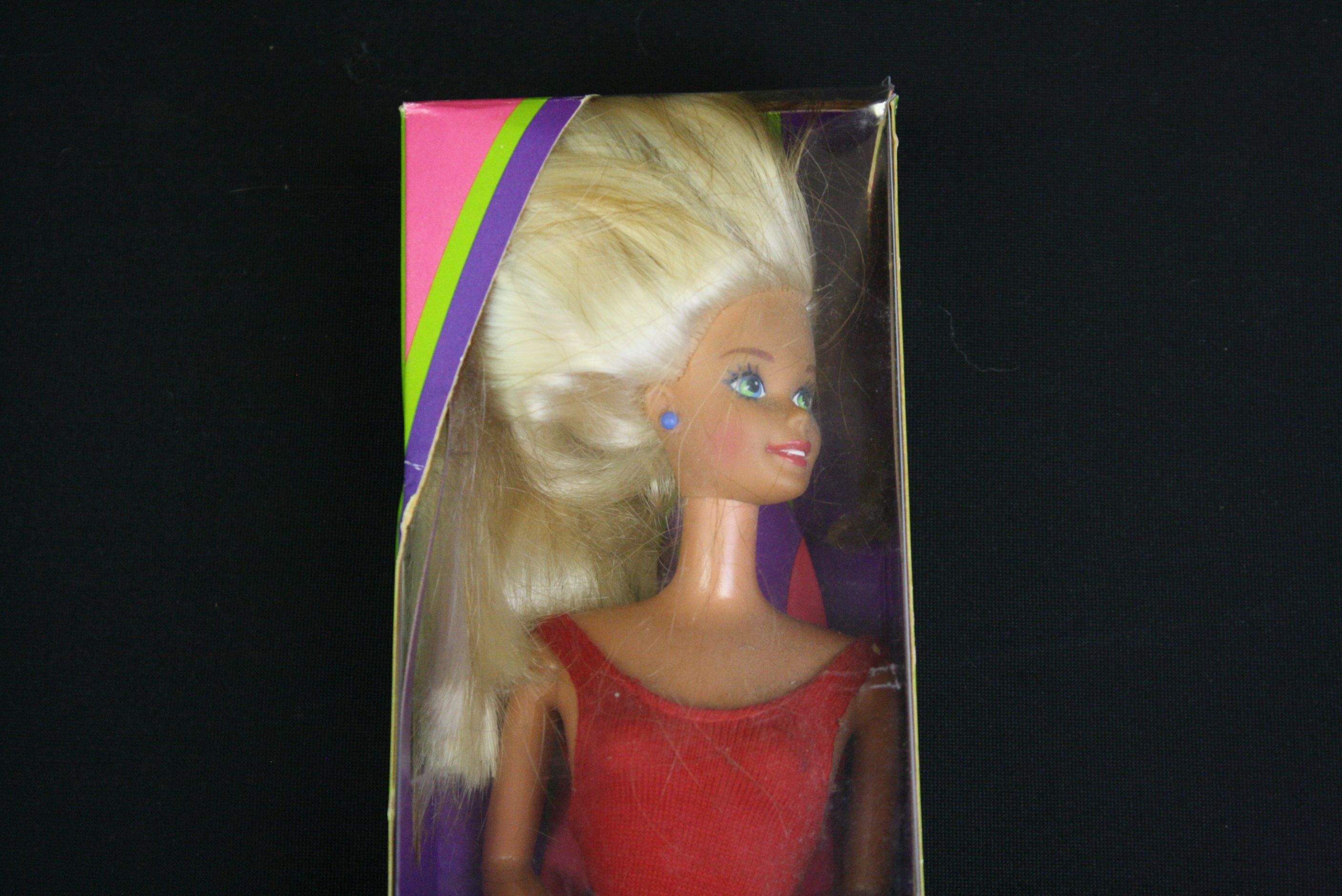 Boxed Mattel Barbie SurfCity 28417 doll plus a Jackie Kennedy doll marked 'Jackie' to side (Franklin - Bild 9 aus 19