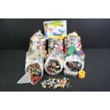 Lego - Large collection of Lego bricks, accessories and Minifigures, featuring Lego Creator parts,