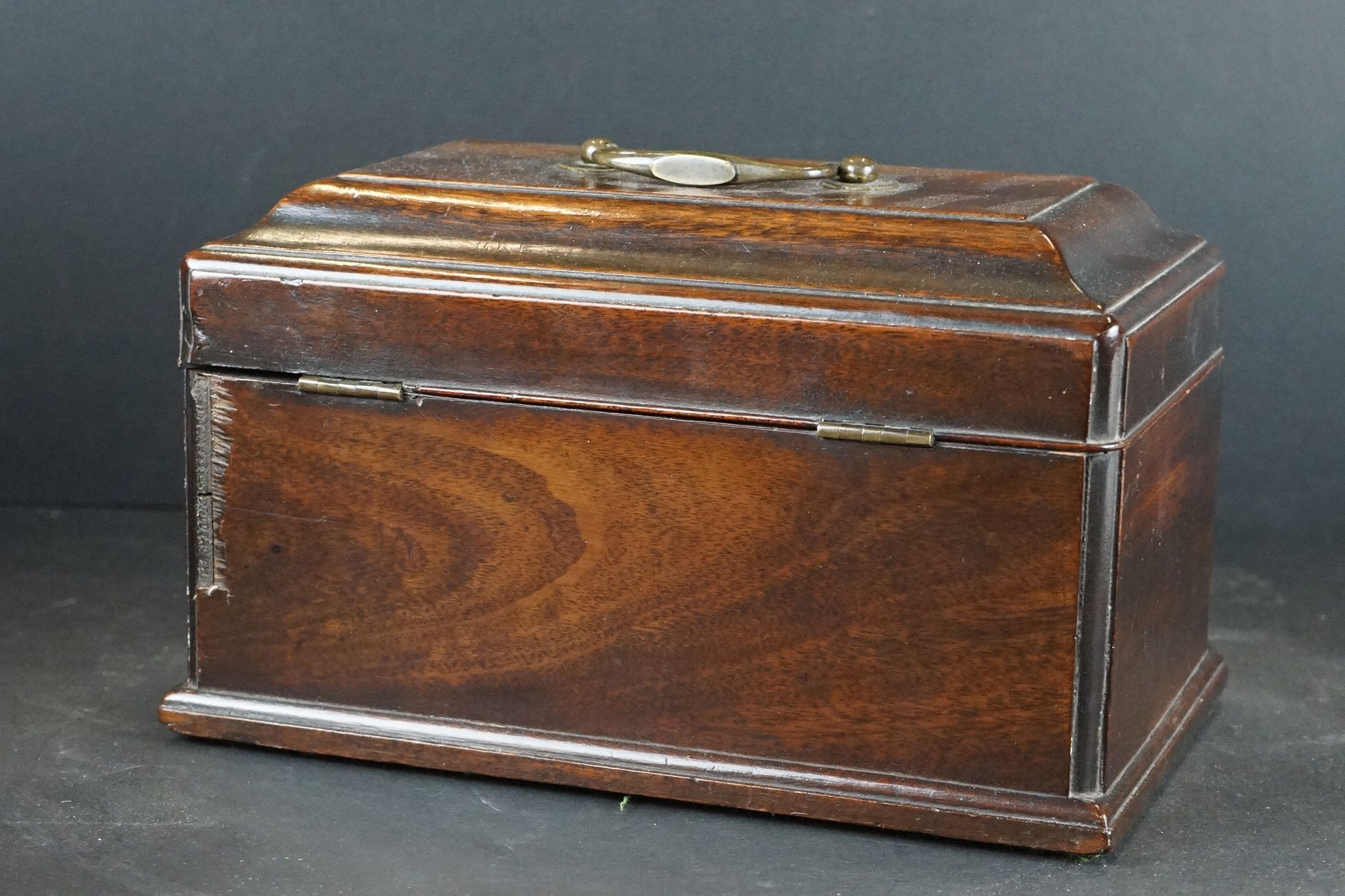 An antique wooden lidded box with brass fittings - Image 6 of 7