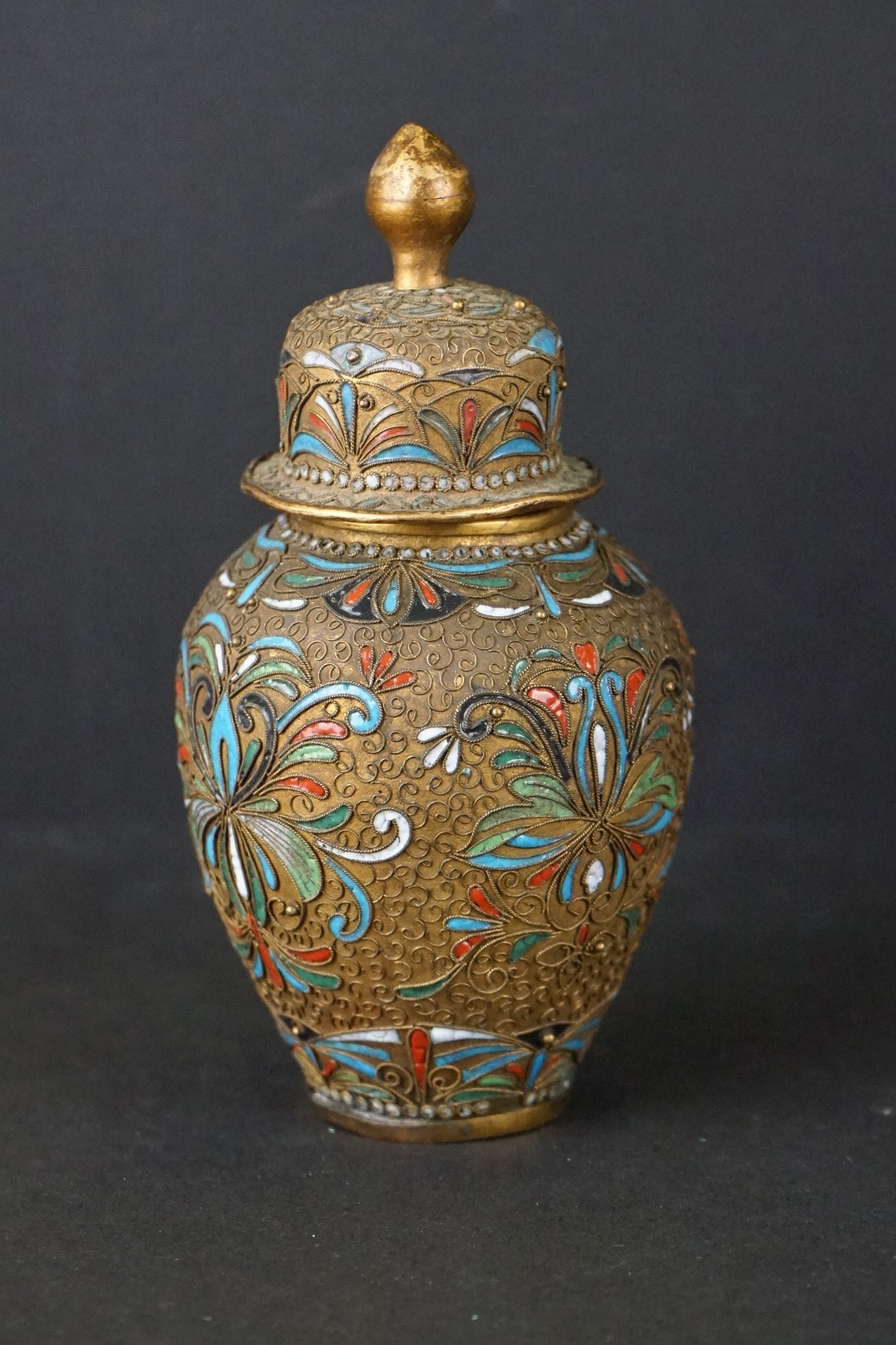 An Oriental Cloisonné and gilt decorative lidded vase. - Image 4 of 7