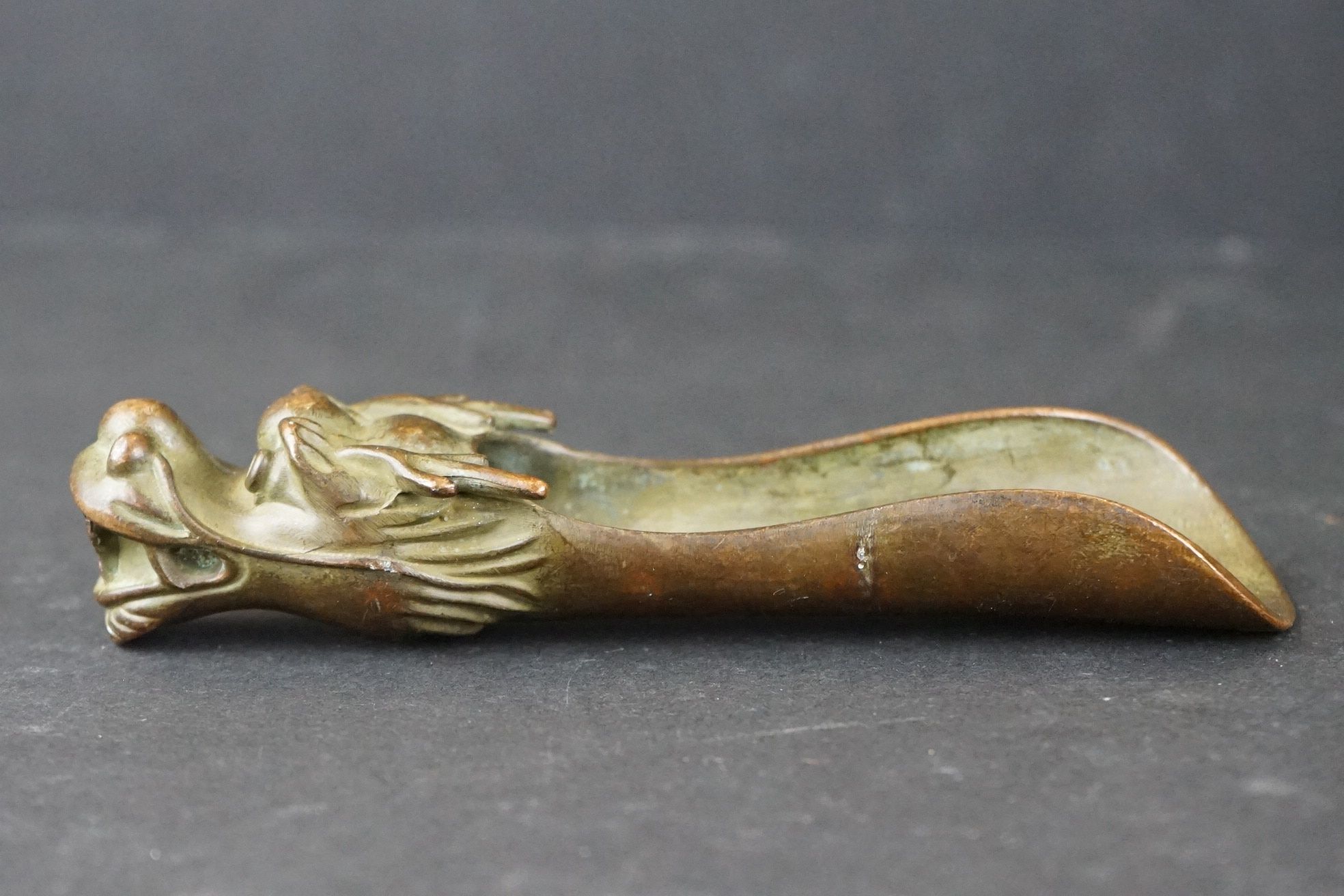 Bronze oriental spoon / scoop with dragon handle decoration, approx. 13cm long - Image 2 of 5