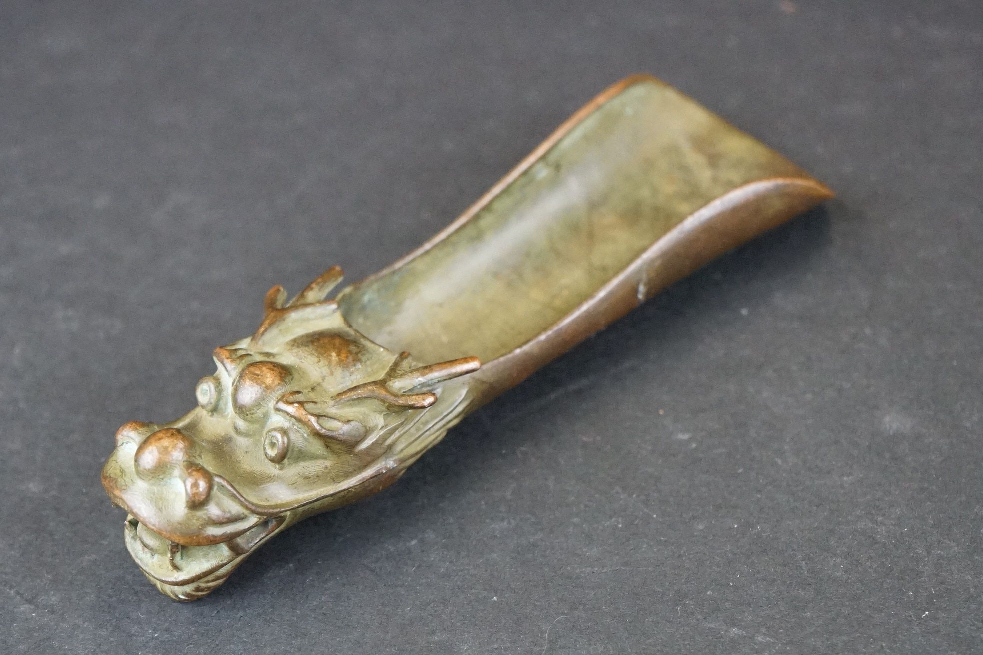 Bronze oriental spoon / scoop with dragon handle decoration, approx. 13cm long
