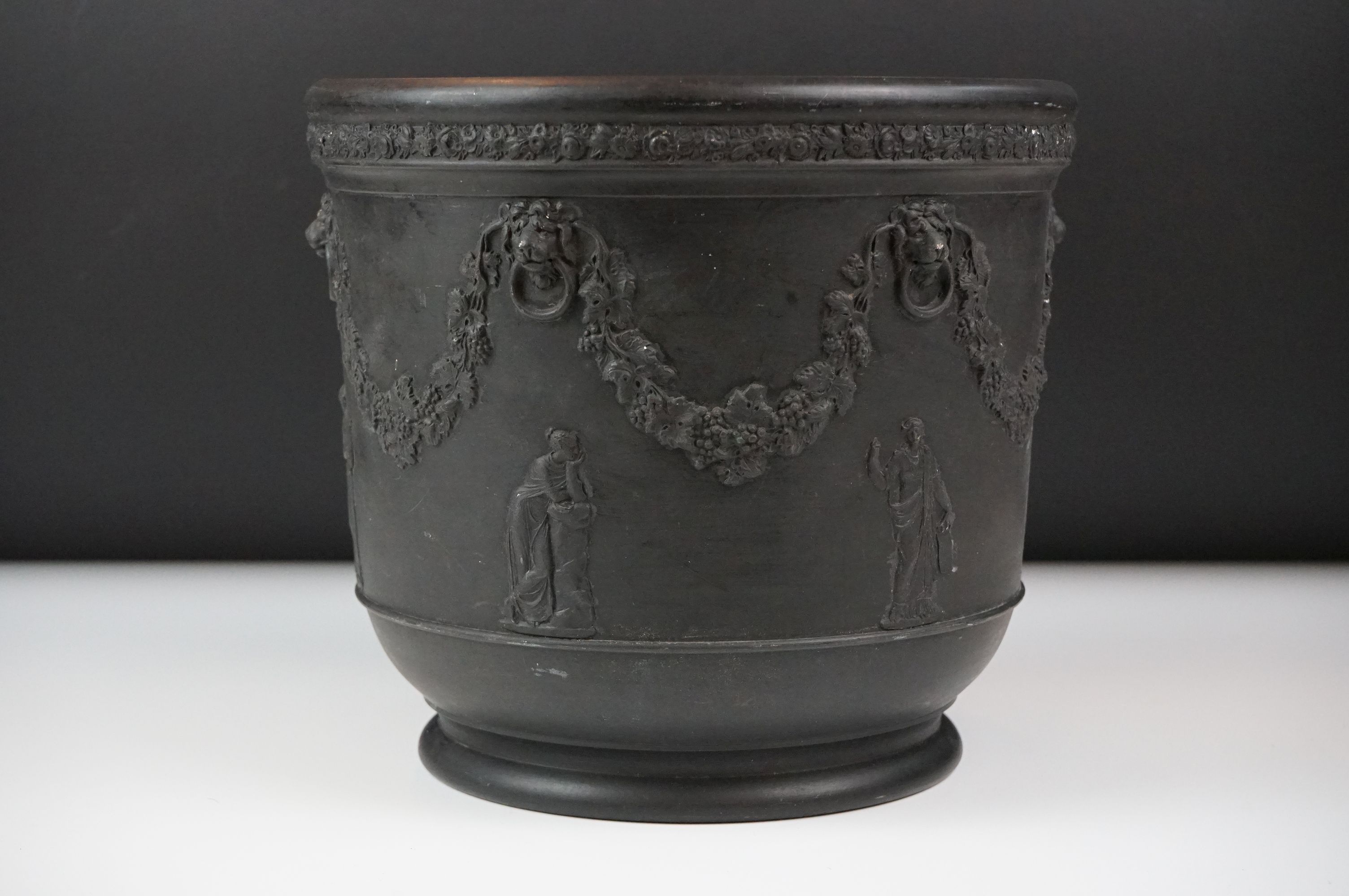 Wedgwood black basalt jardinière, sprigged with muses and festooned with vines, impressed Wedgwood - Image 3 of 9