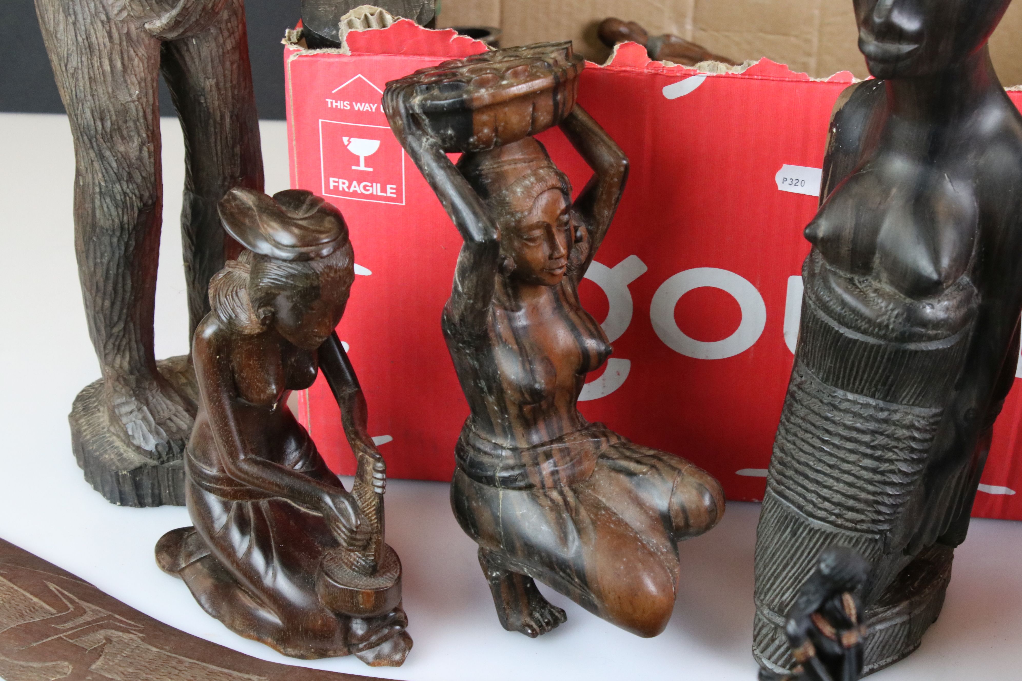 Collection of mainly Ethnic Carved Figures including Wooden and Stone plus Two Aboriginal Boomerangs - Bild 2 aus 6