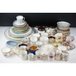 Collection of mixed ceramics to include cabinet cups & saucers, teacups & saucers, coffee cans,