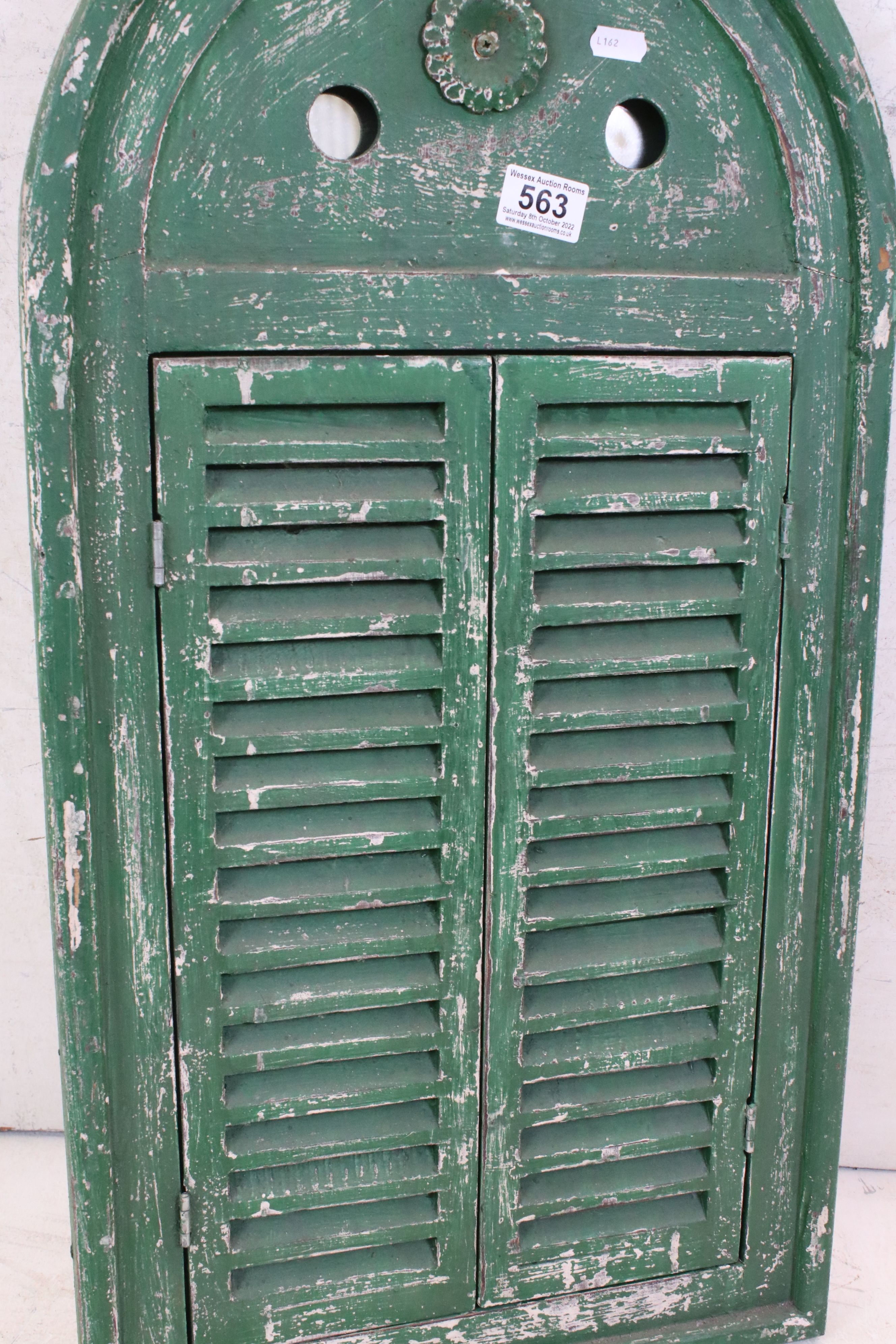 Green Painted Arched Door, the two slatted doors opening to a mirror, 75cm x 39cm - Image 3 of 3