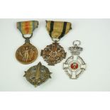 A collection of Greek World War One medals and award badges to include the order of King George, the