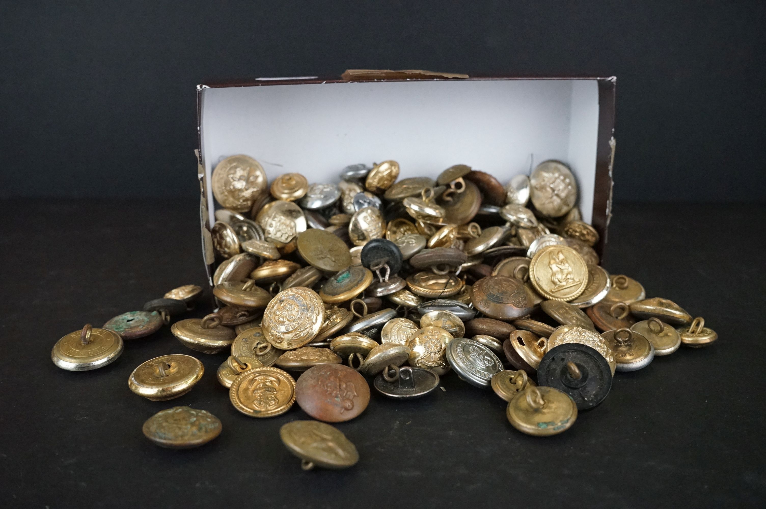 A collection of mixed buttons to include World War One and World War Two examples.